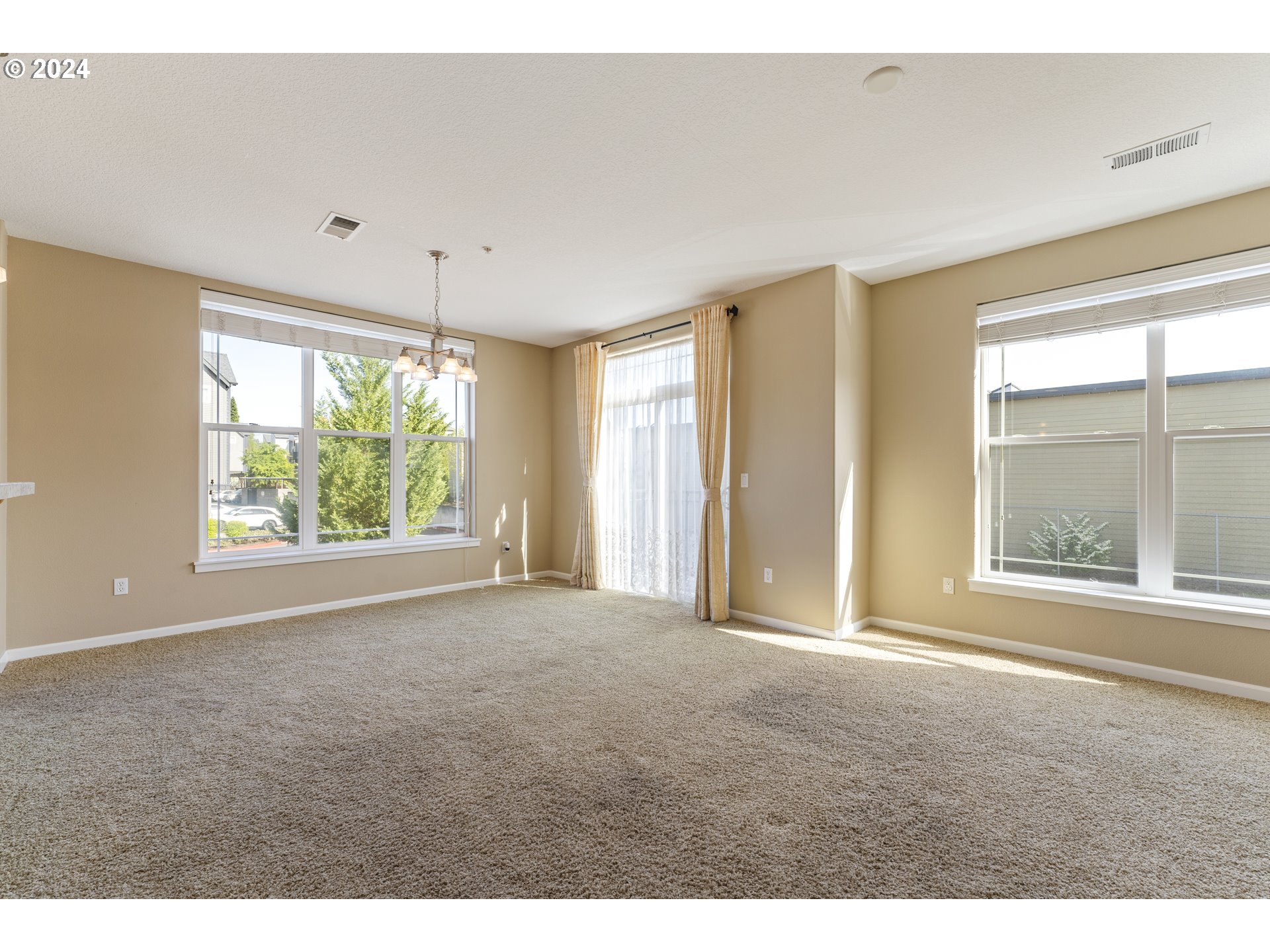 10675 NE RED WING WAY