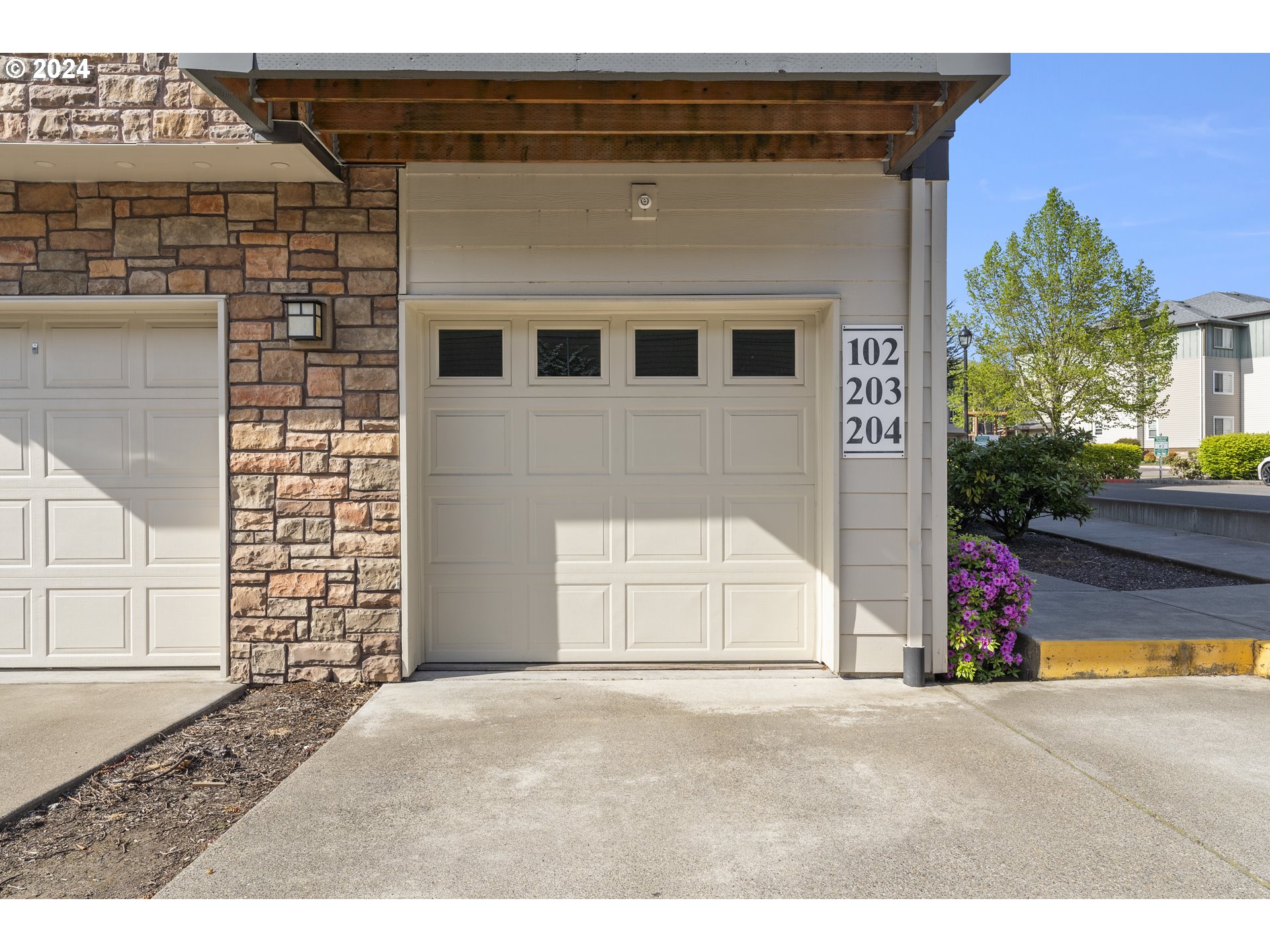 10675 NE RED WING WAY