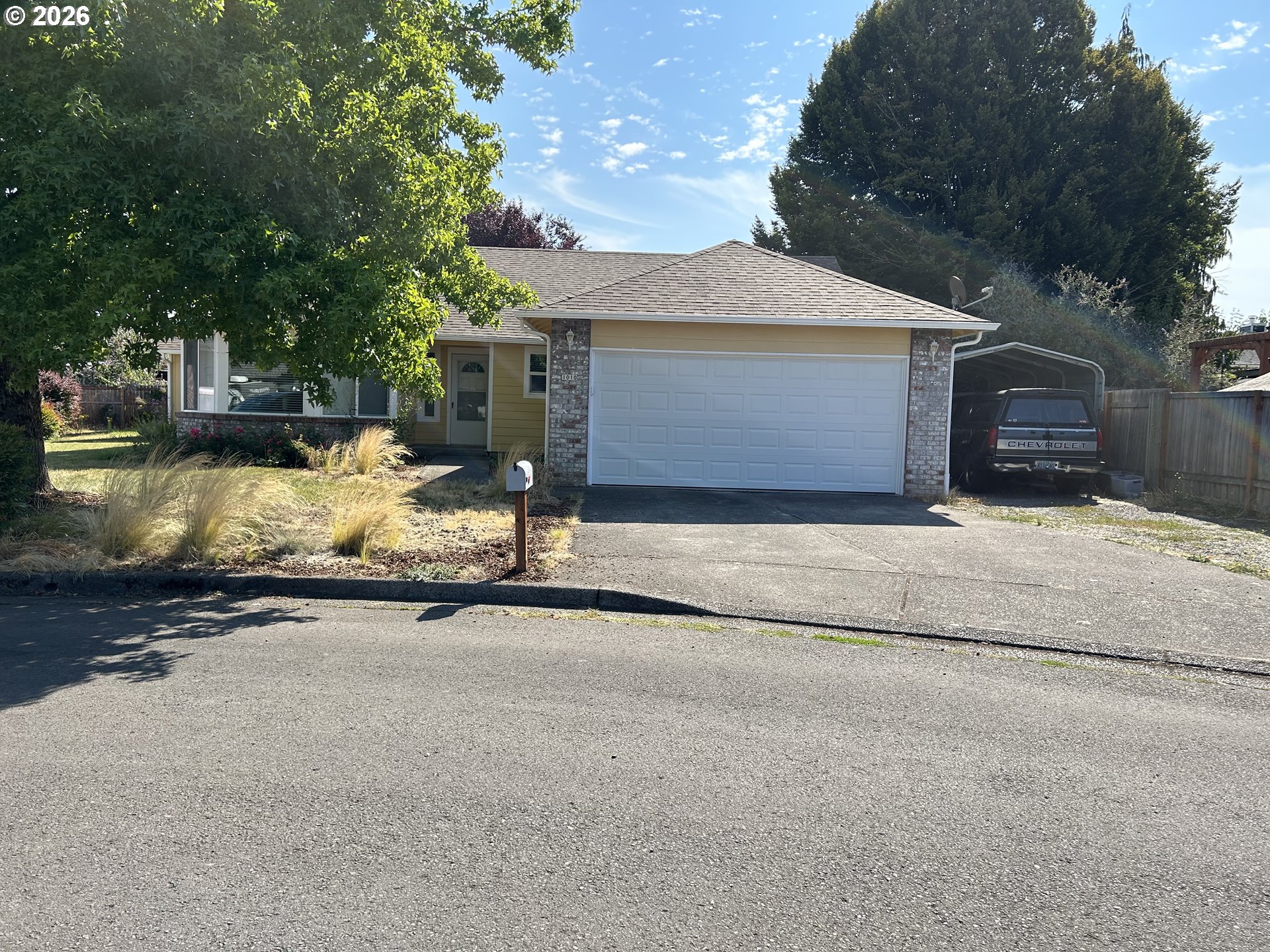 1010 NW CAZADERO CT