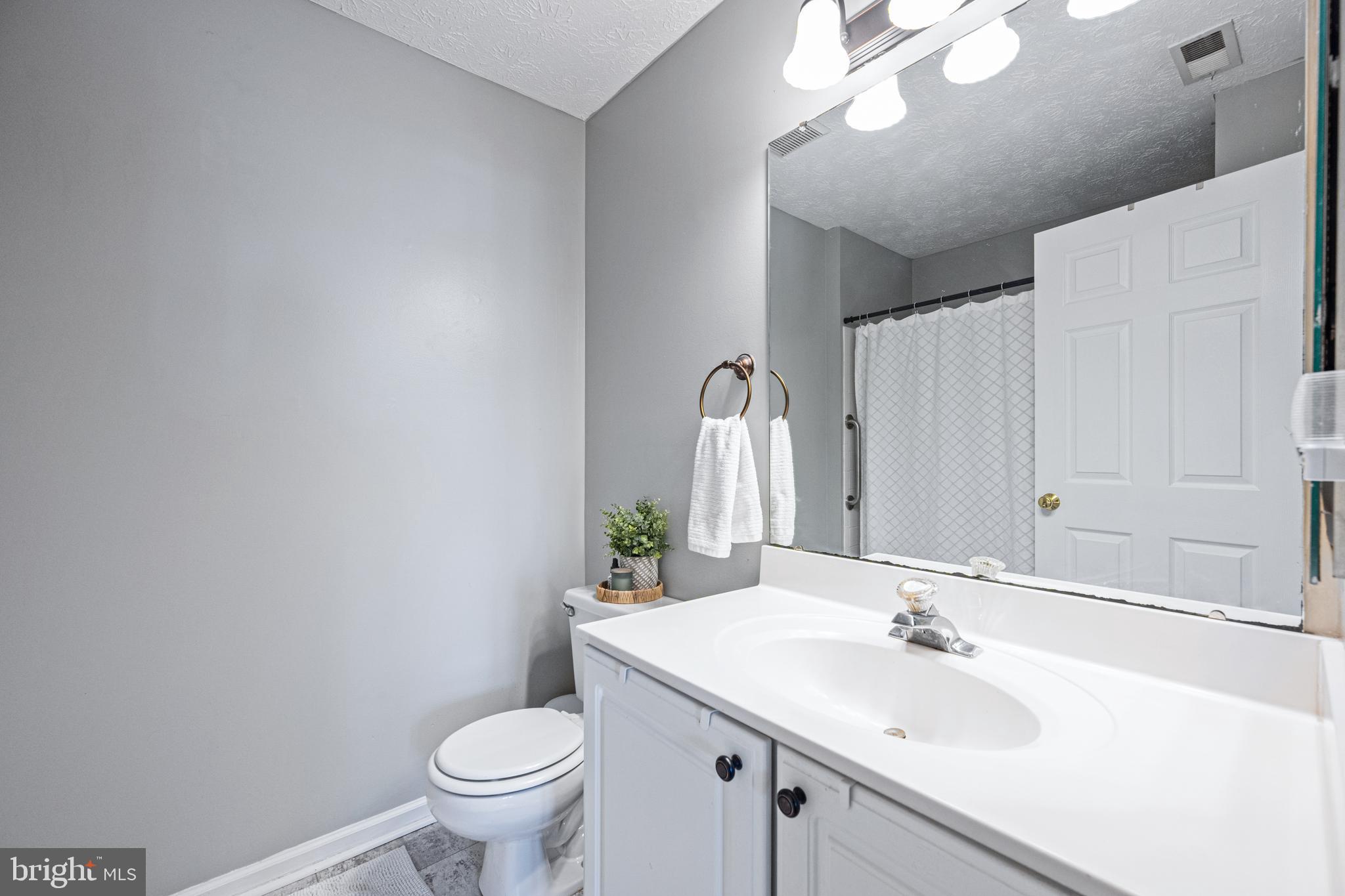 702 Orchard Overlook #204