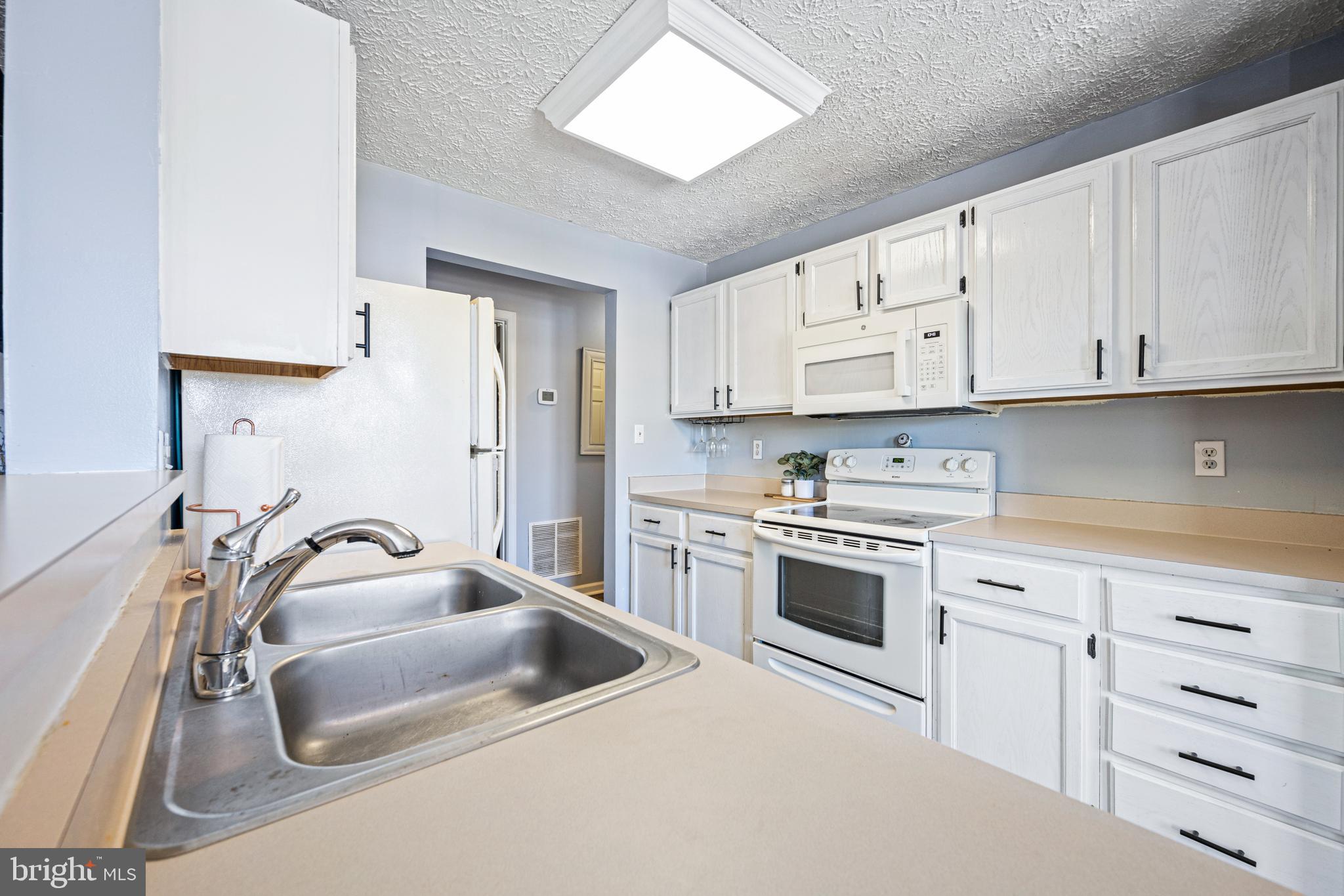 702 Orchard Overlook #204