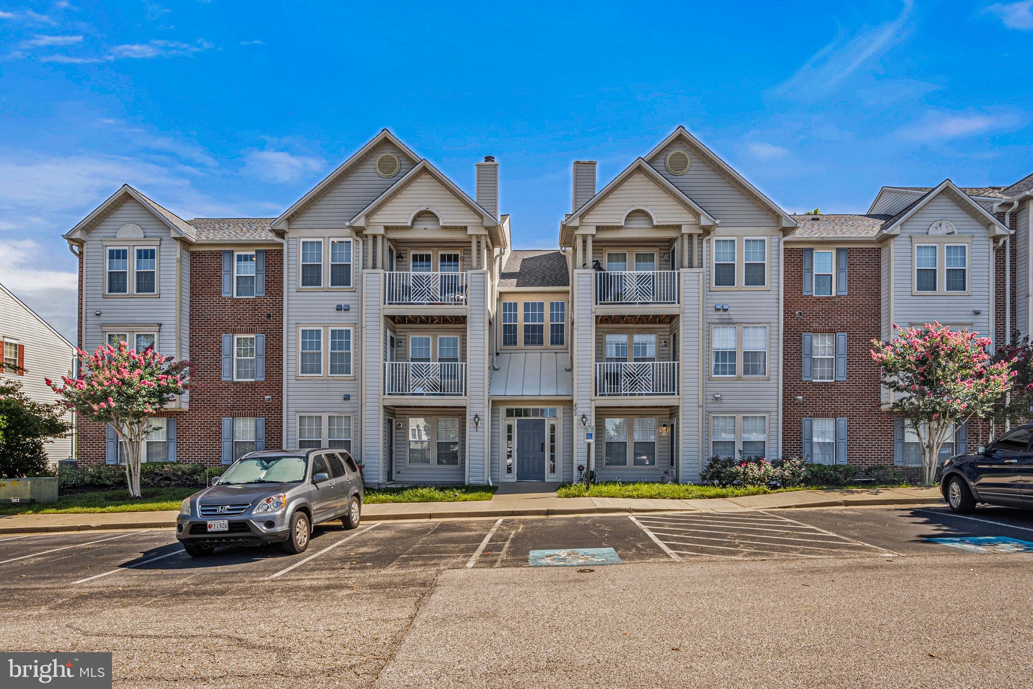 702 Orchard Overlook #204