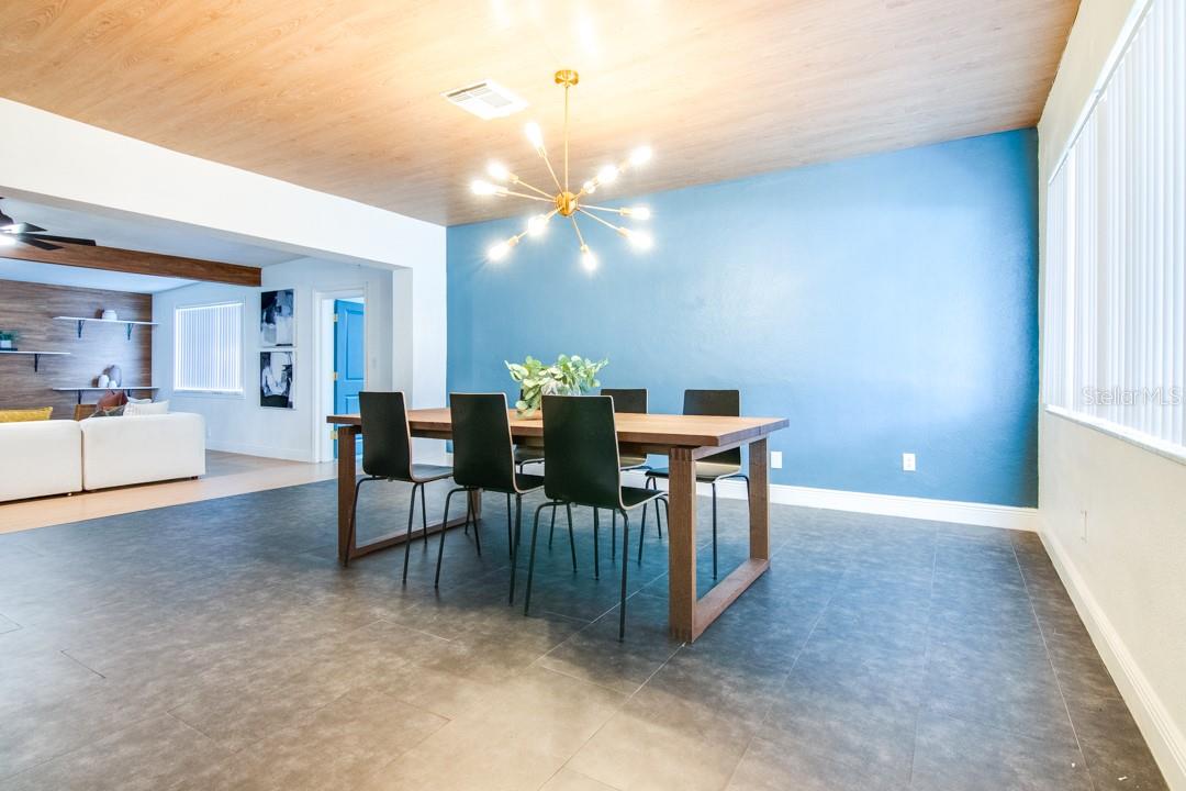 1430 E EDGEWOOD DR