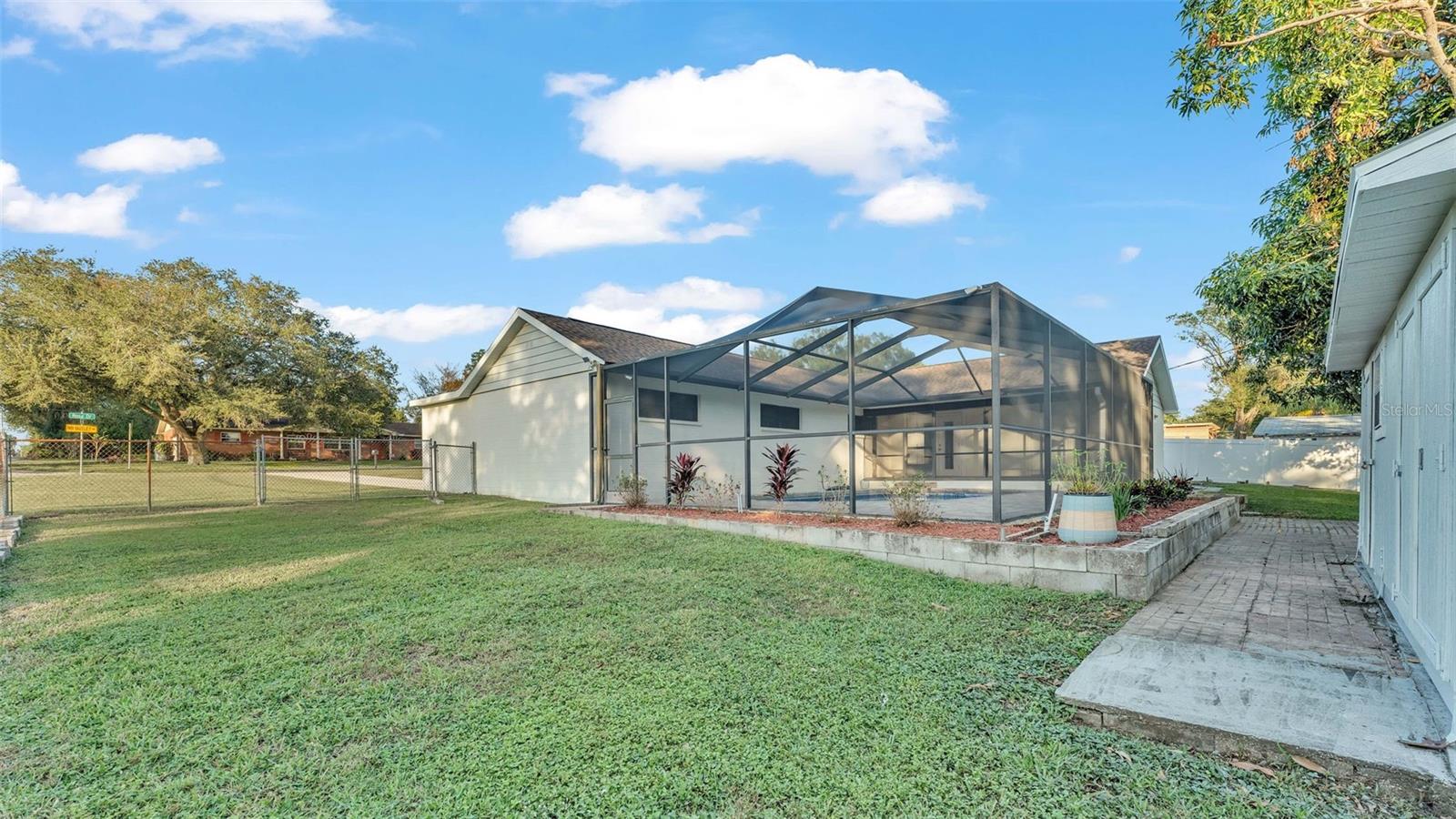 1605 ROSE DR