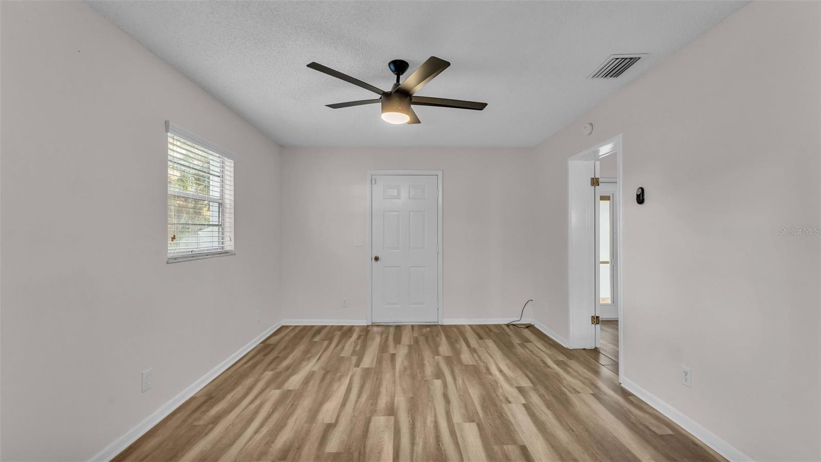 1605 ROSE DR