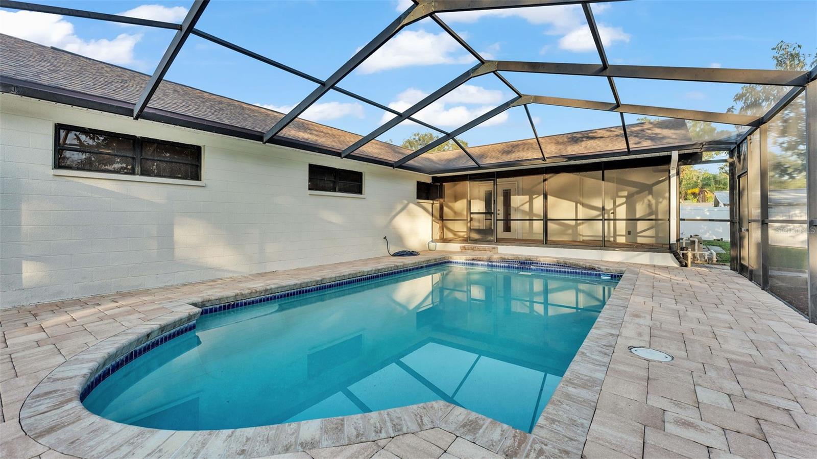 1605 ROSE DR