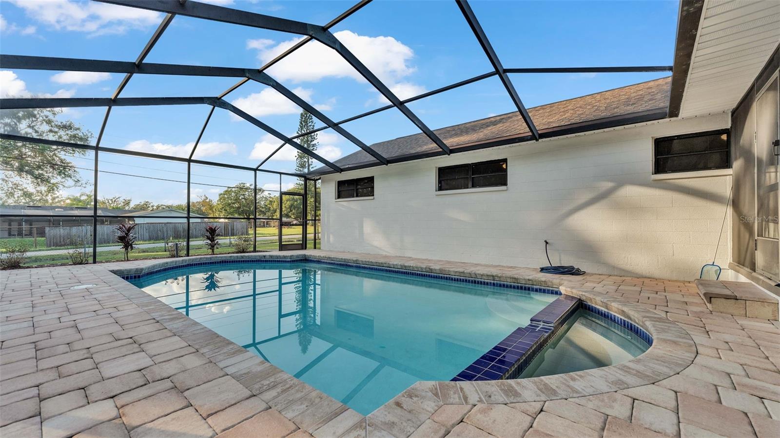 1605 ROSE DR