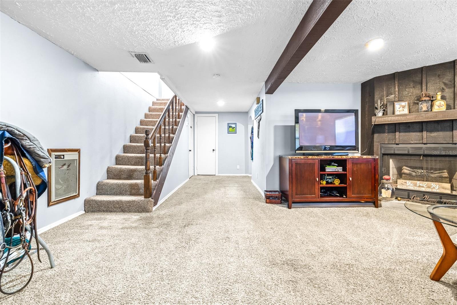 8715 EDISON RD