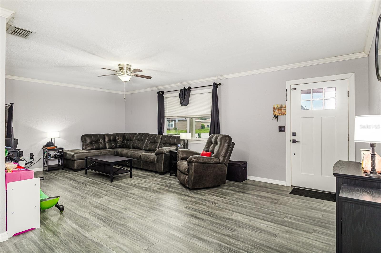 2443 DELROSE DR E