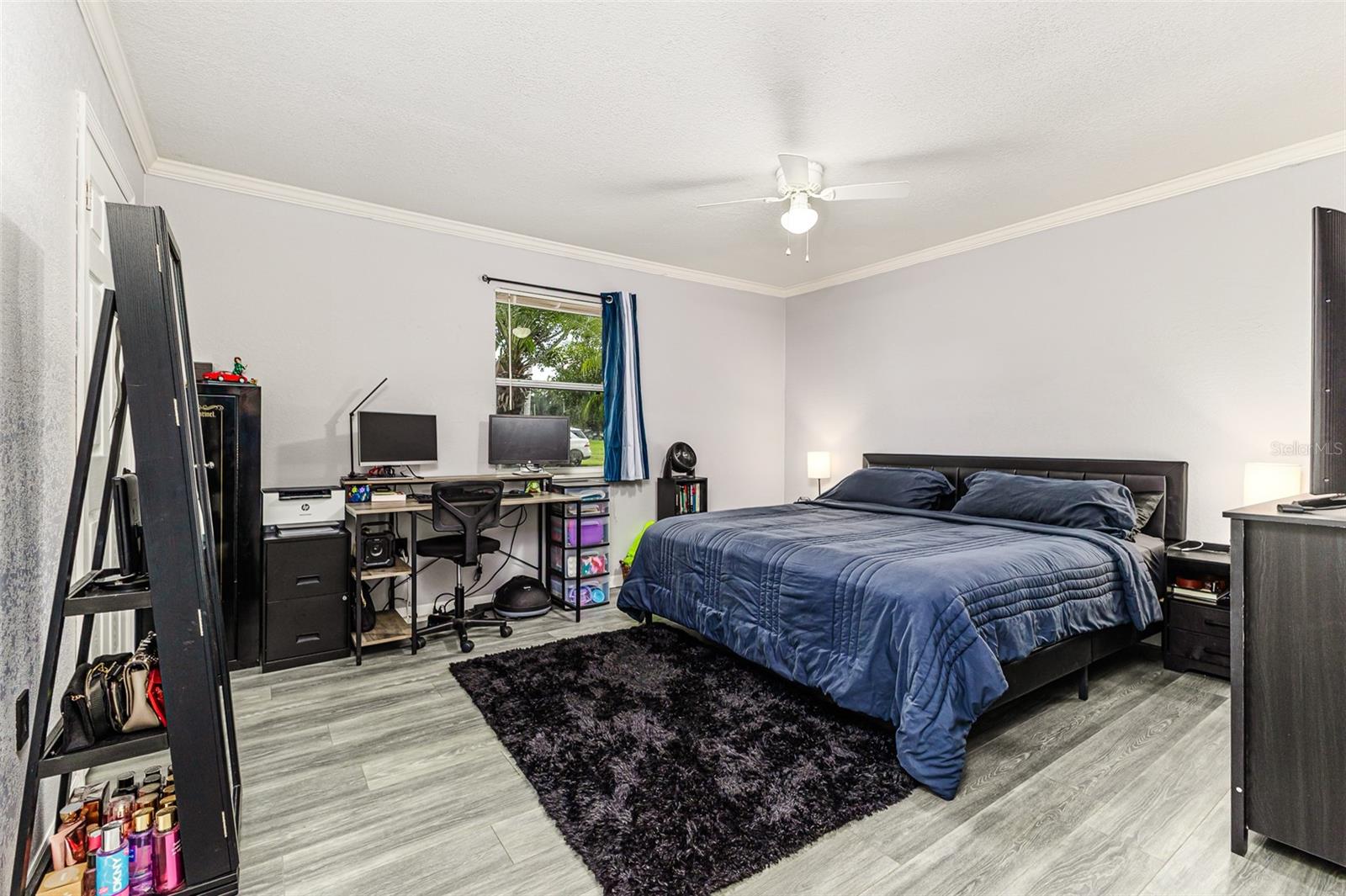 2443 DELROSE DR E