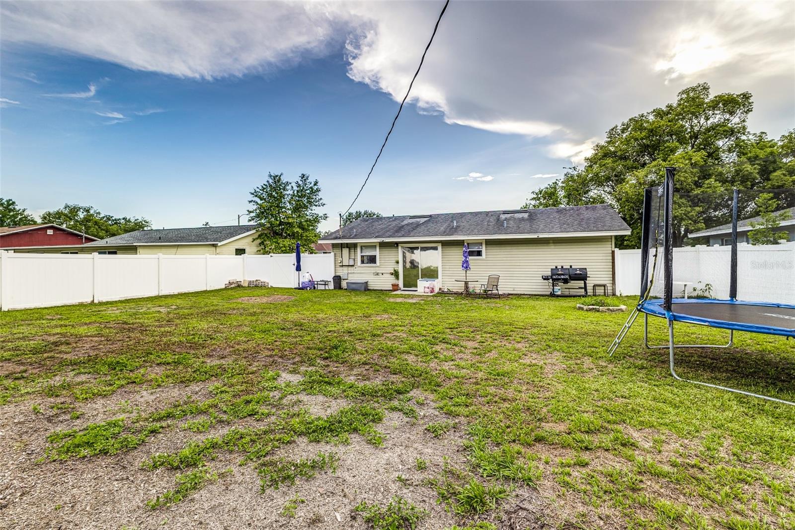 2443 DELROSE DR E
