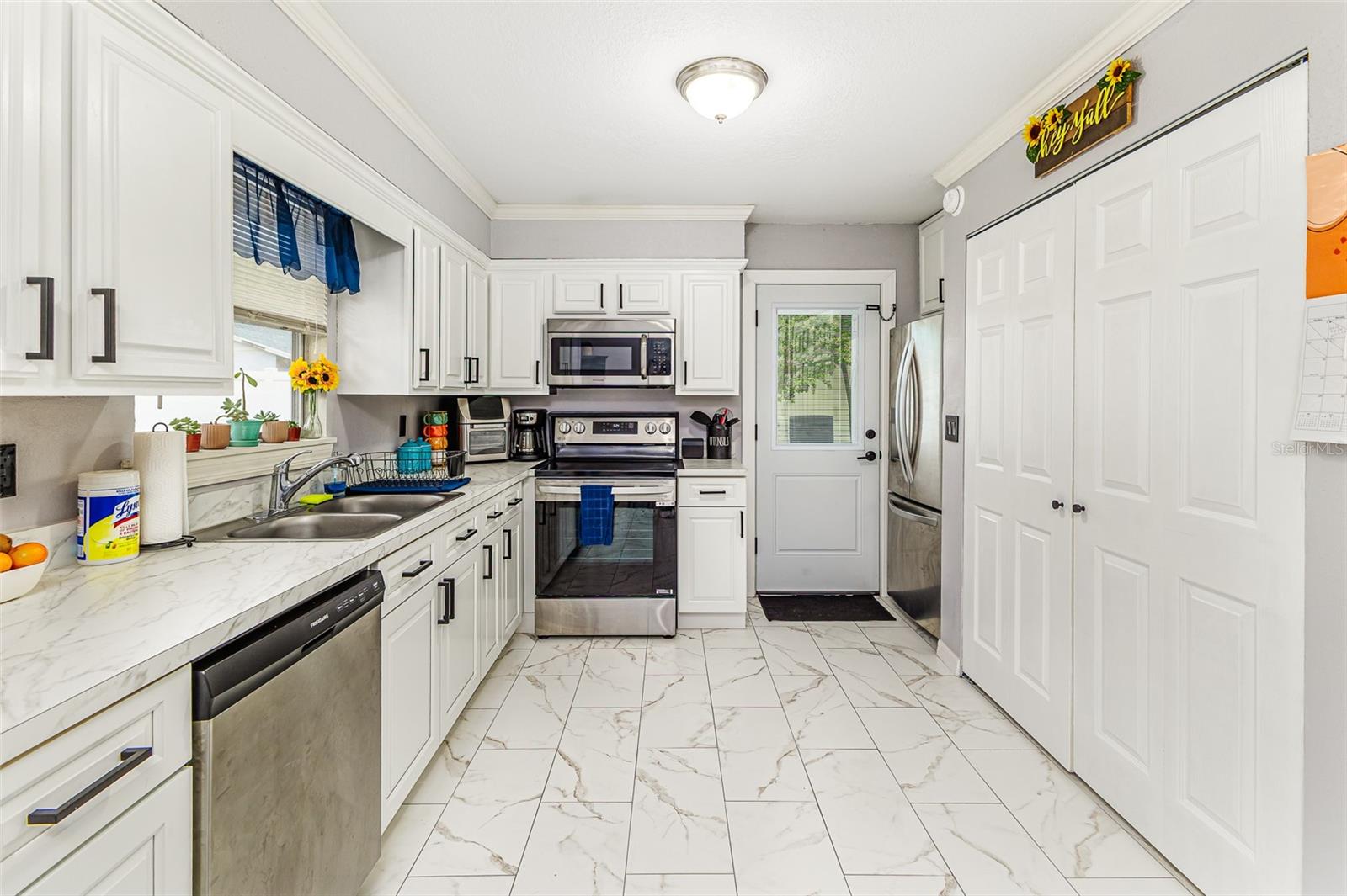 2443 DELROSE DR E