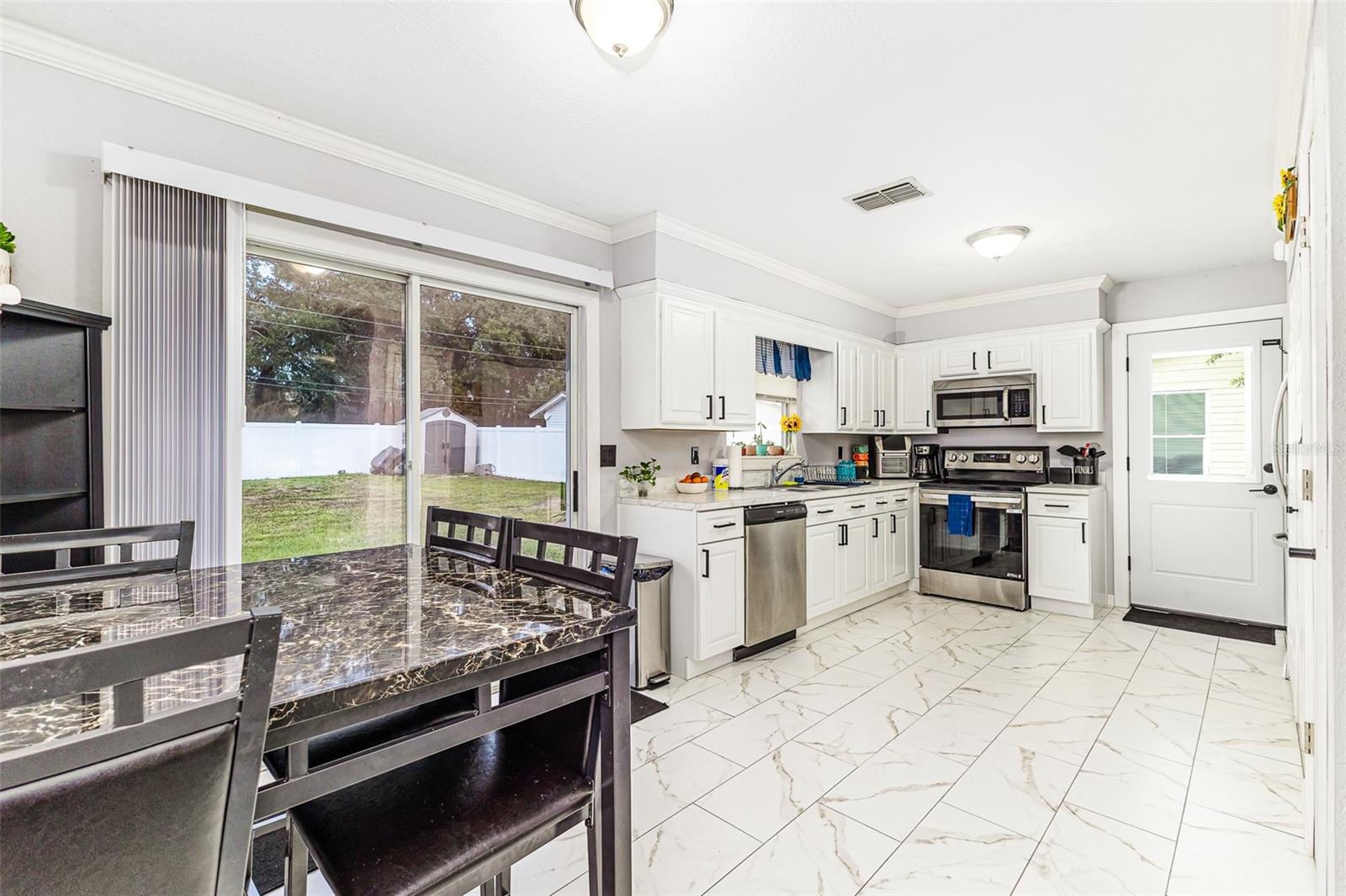 2443 DELROSE DR E