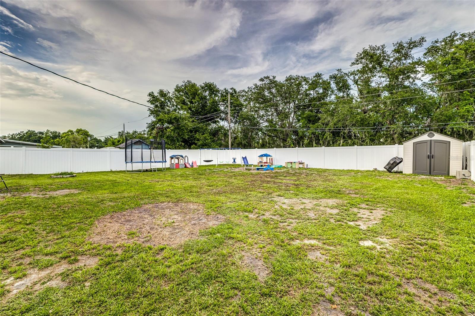 2443 DELROSE DR E
