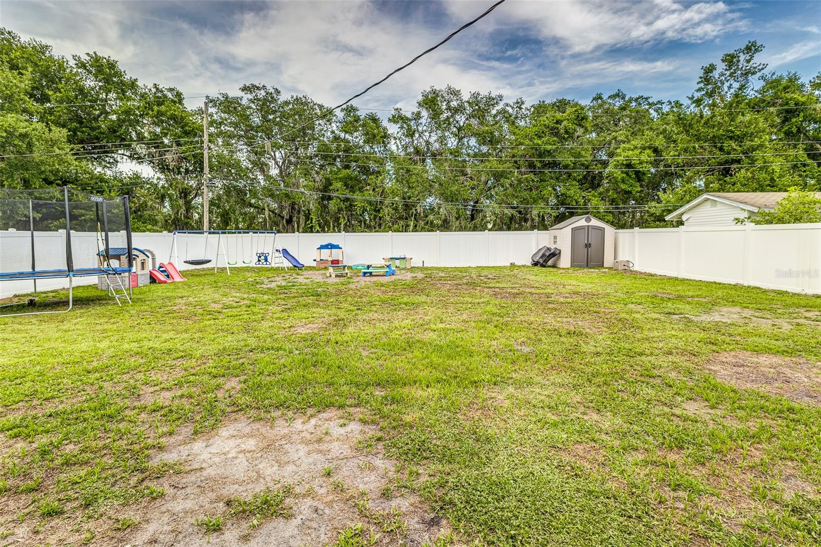 2443 DELROSE DR E