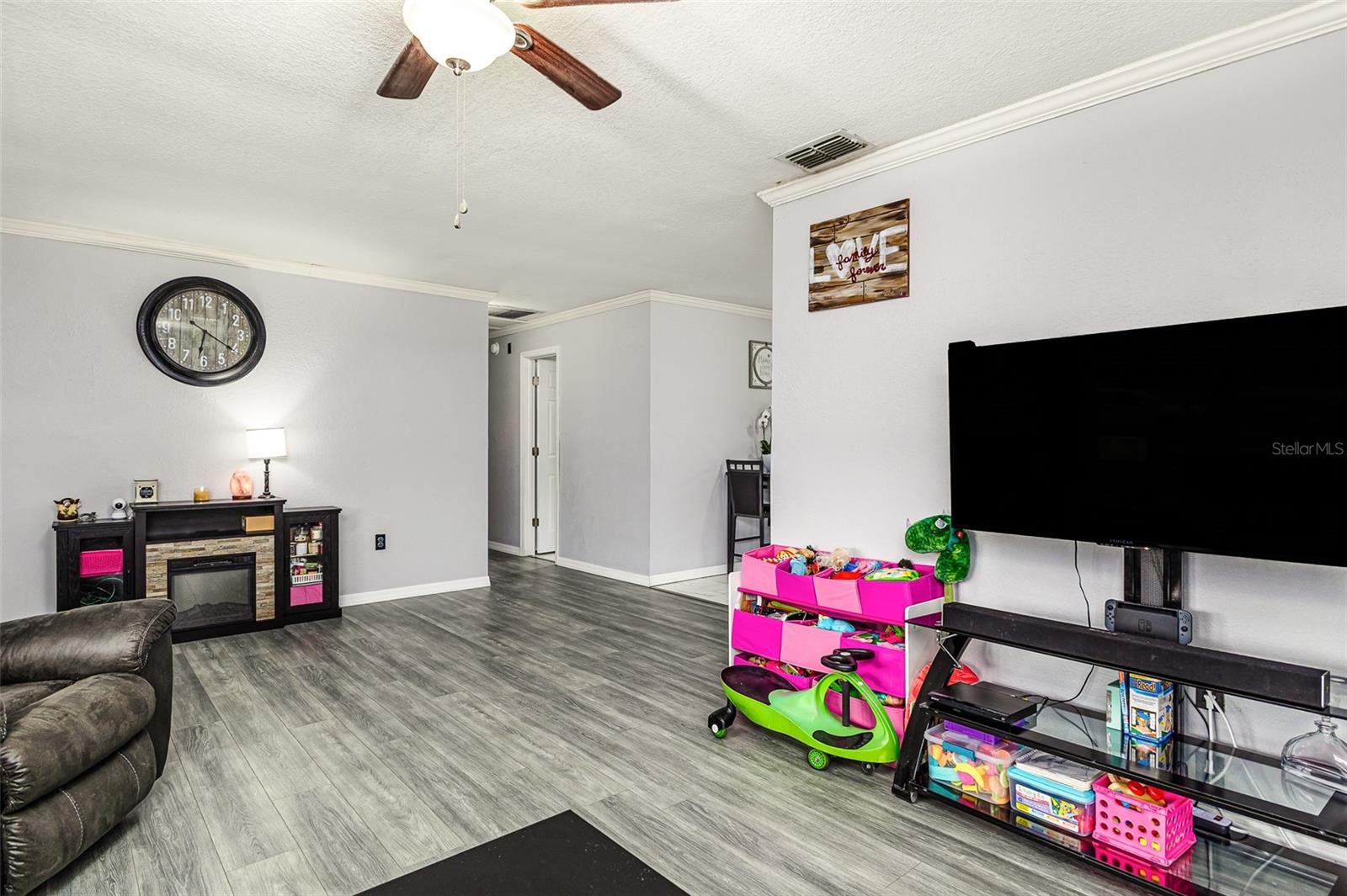 2443 DELROSE DR E