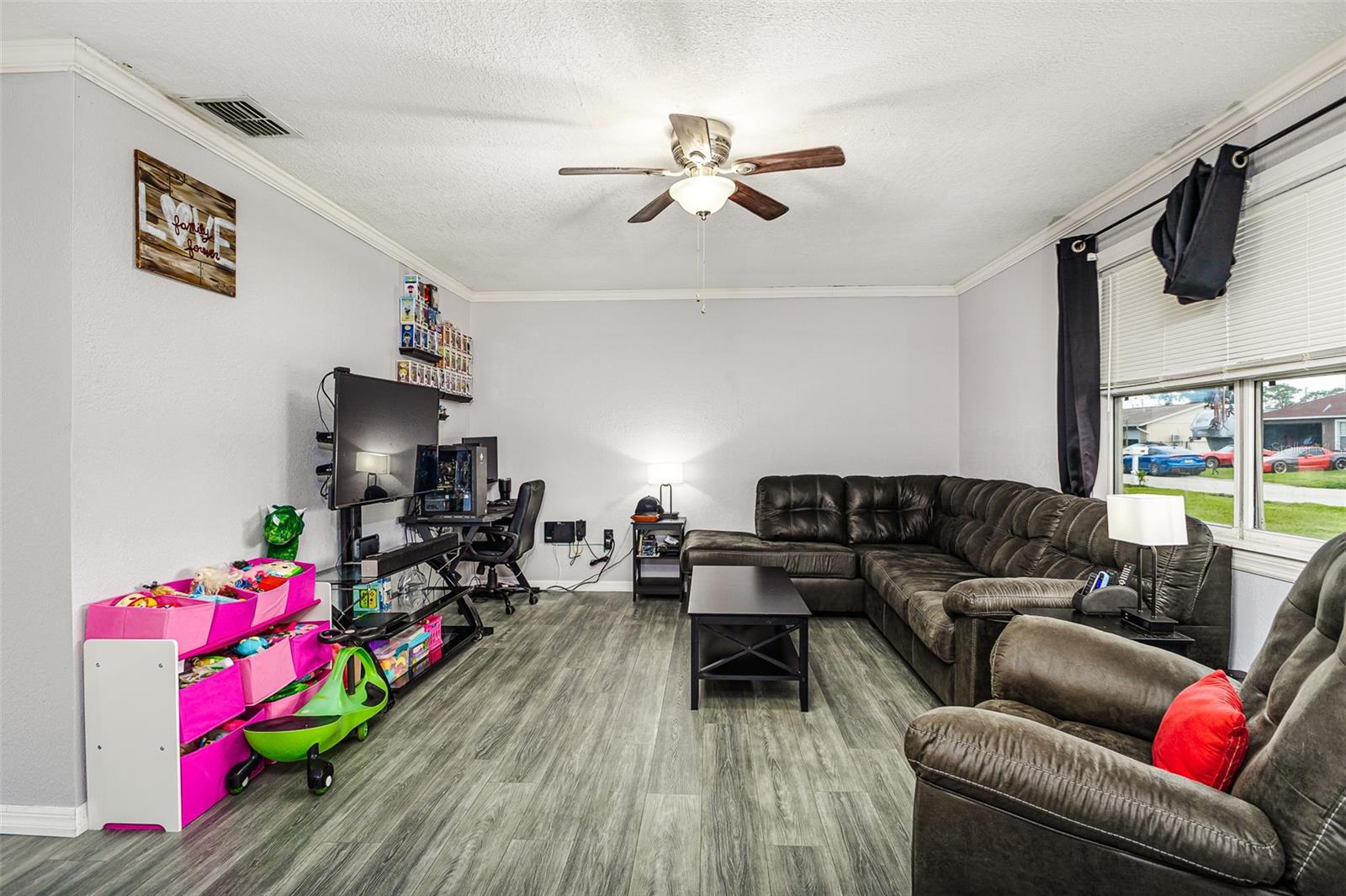 2443 DELROSE DR E