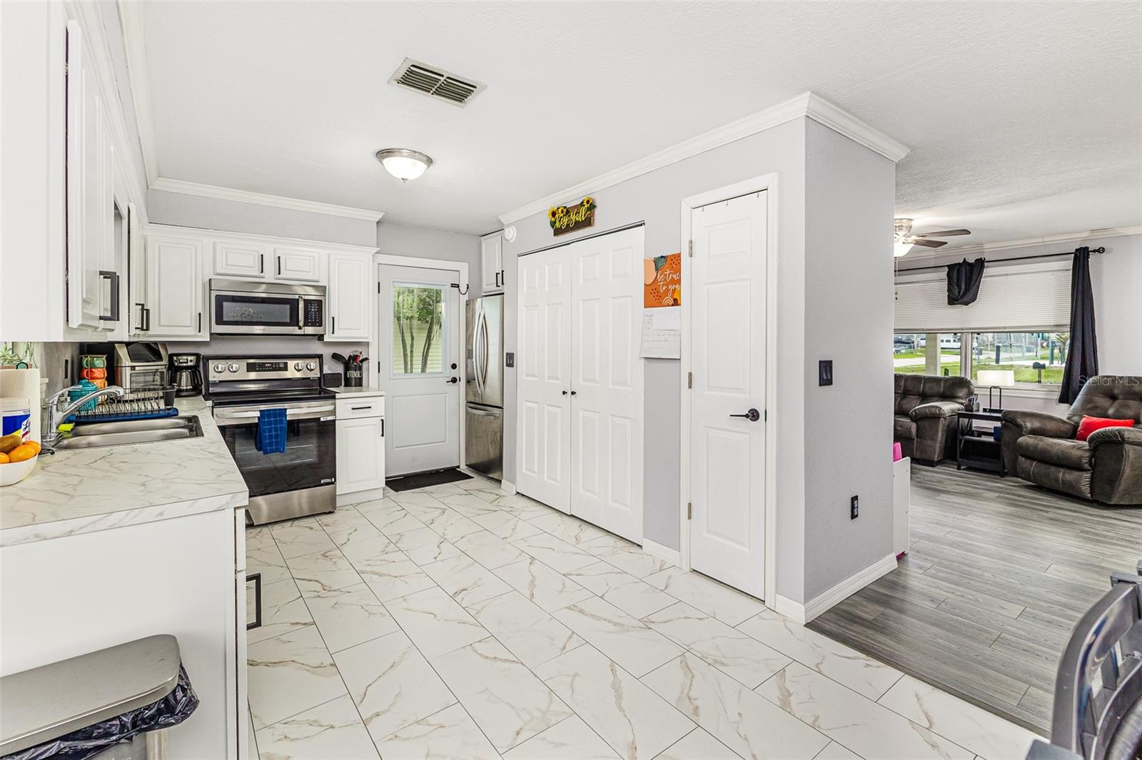 2443 DELROSE DR E