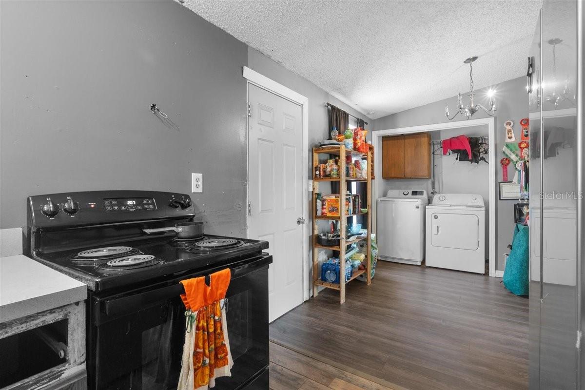 2715 RED RIVER TRL