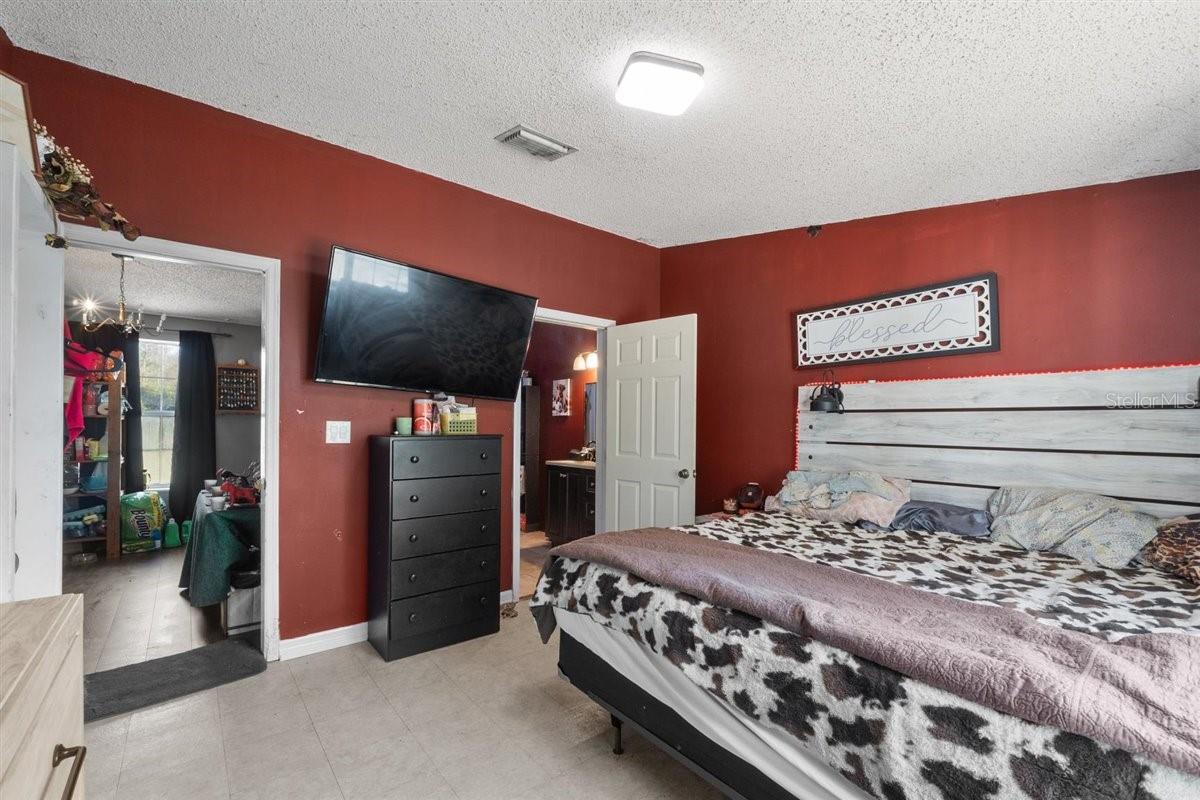 2715 RED RIVER TRL