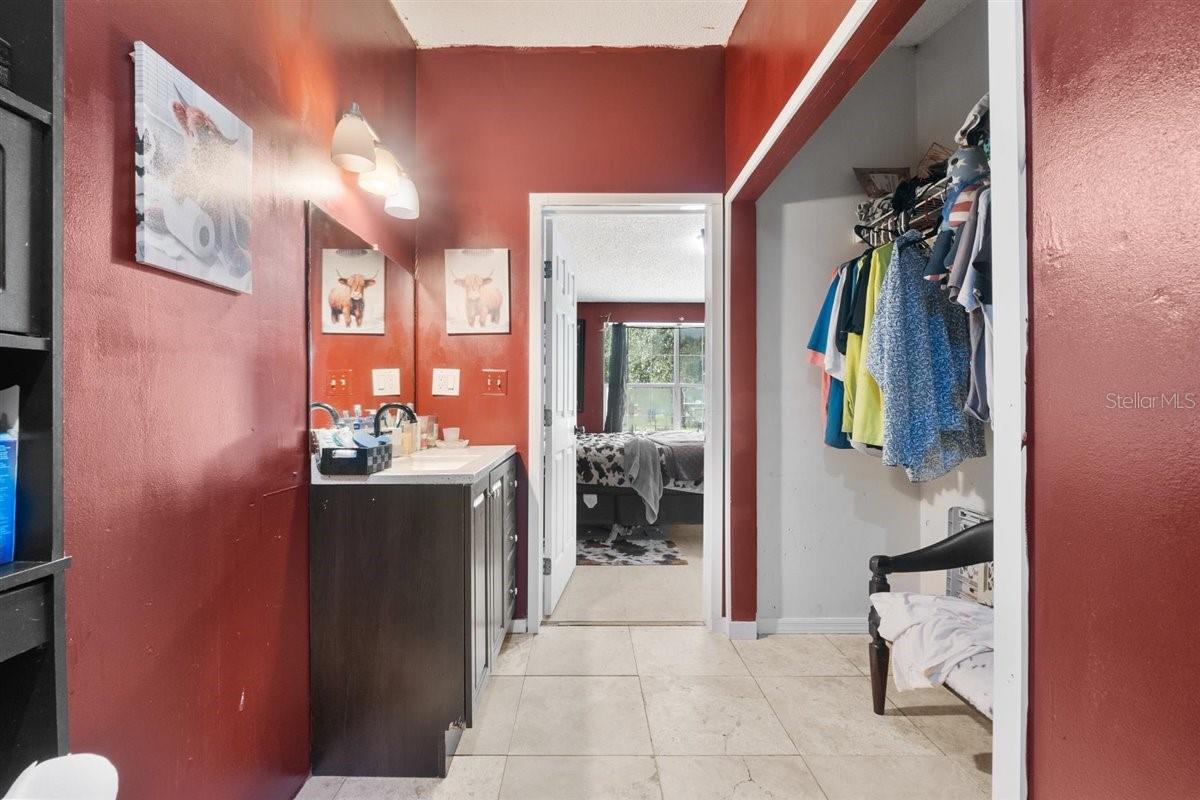 2715 RED RIVER TRL
