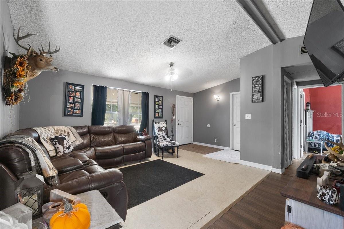 2715 RED RIVER TRL