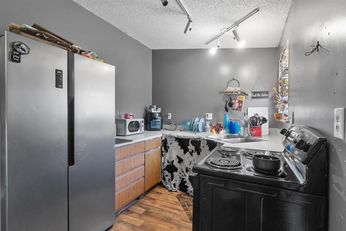 2715 RED RIVER TRL