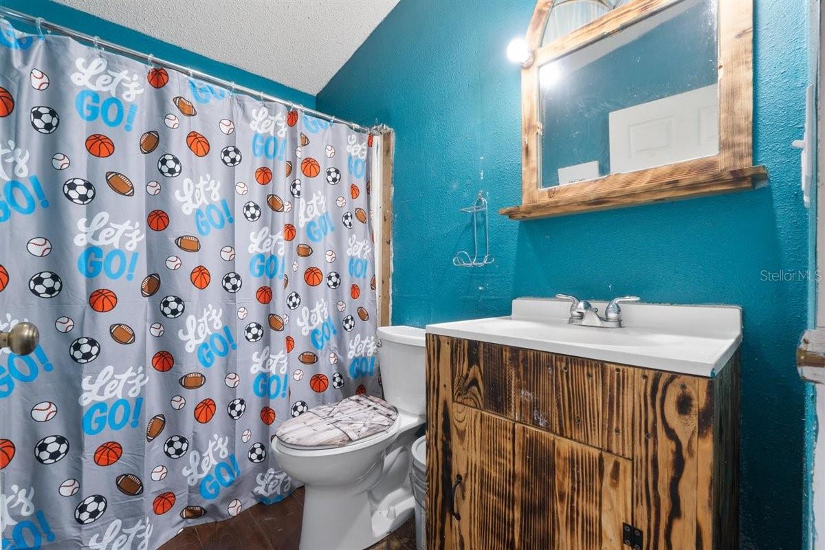 2715 RED RIVER TRL