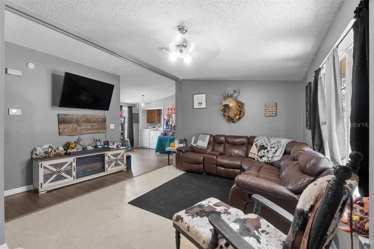 2715 RED RIVER TRL
