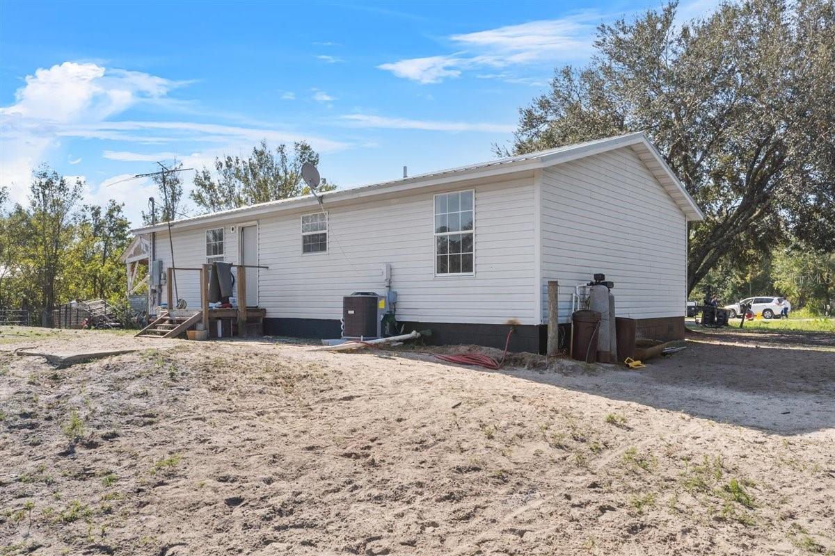 2715 RED RIVER TRL