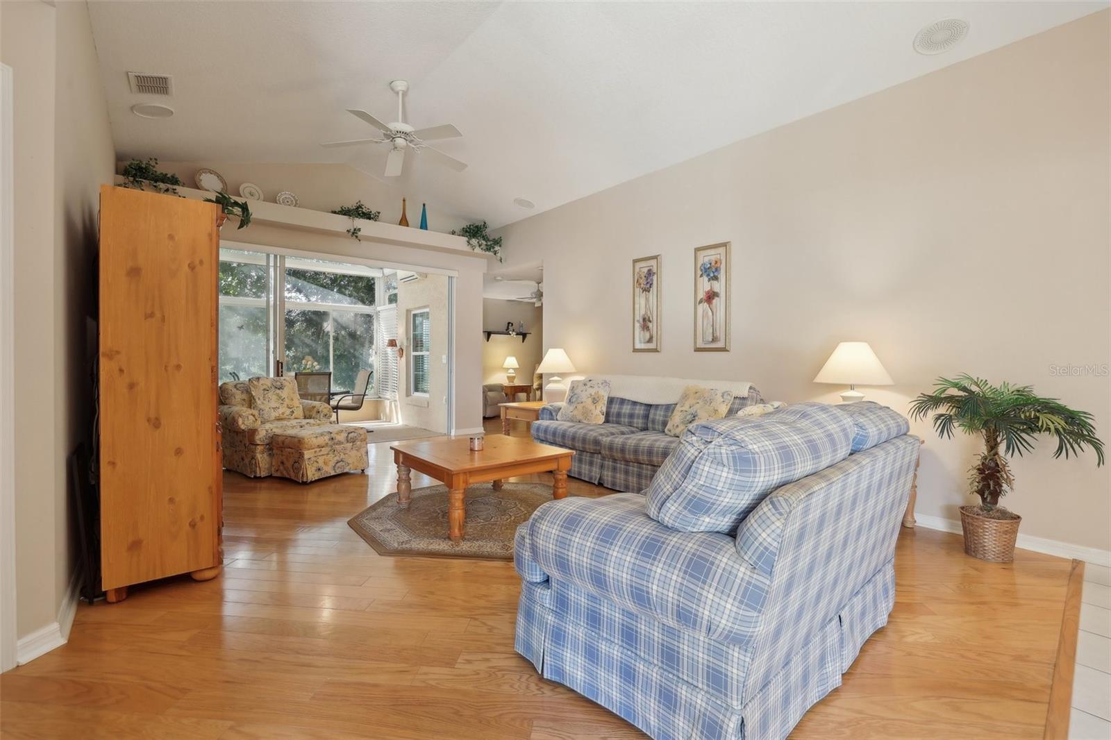 823 CUNNINGHAM DR