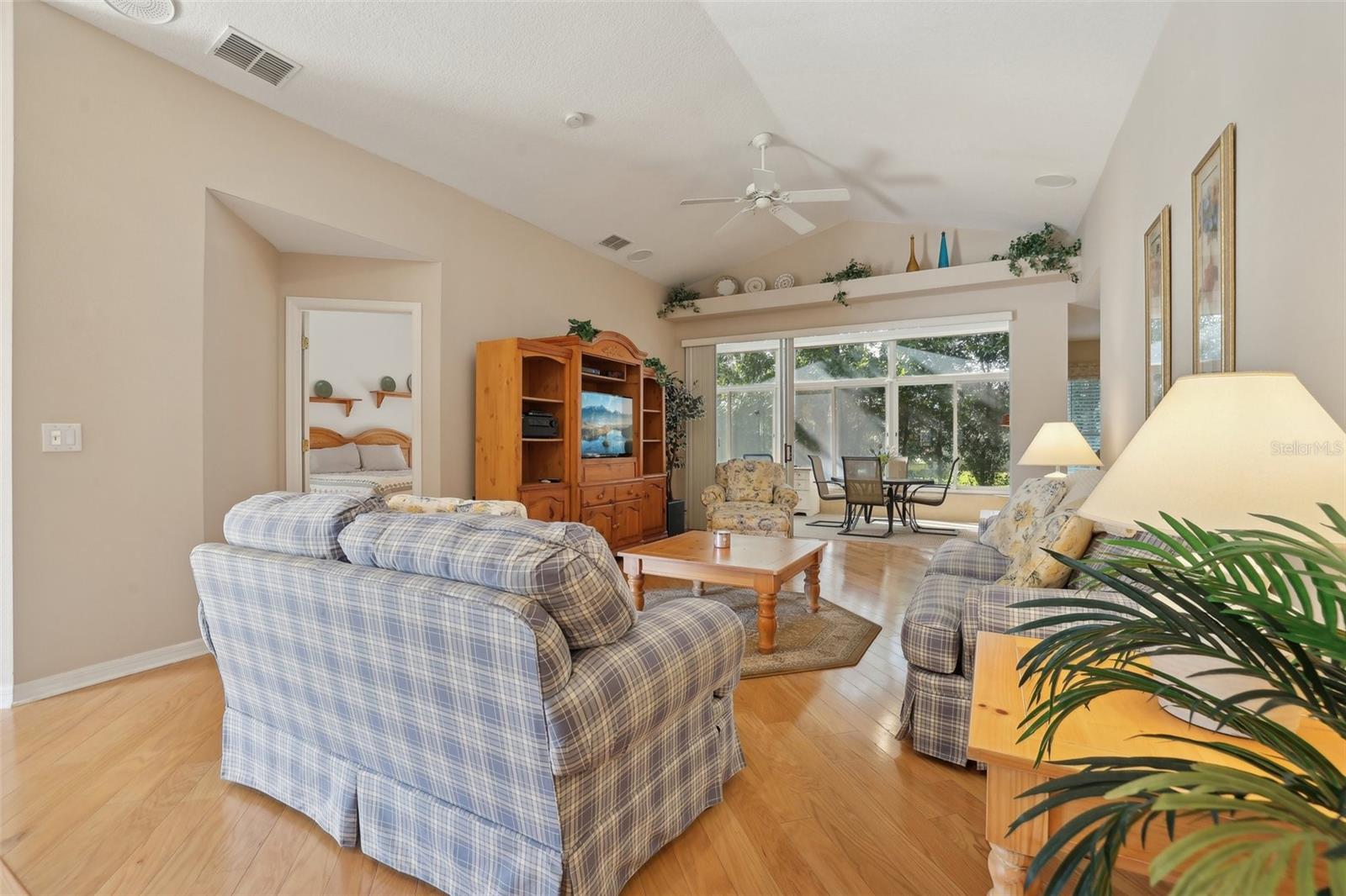 823 CUNNINGHAM DR