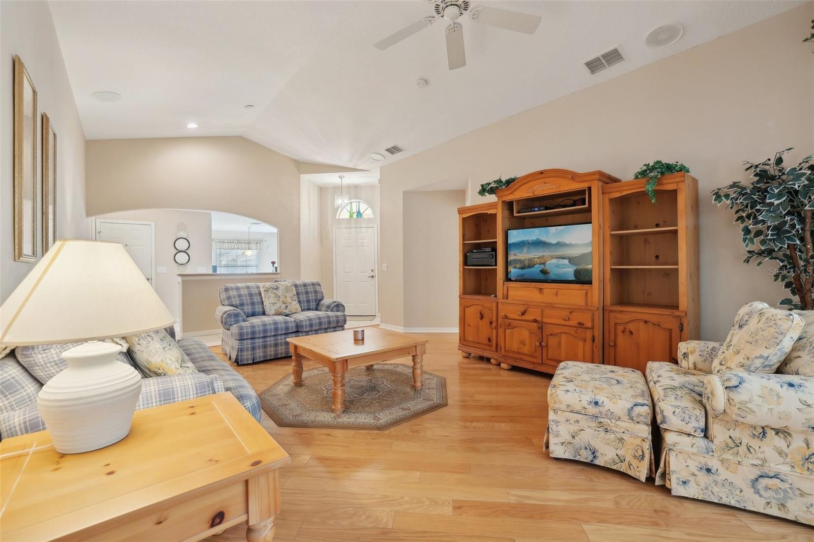 823 CUNNINGHAM DR