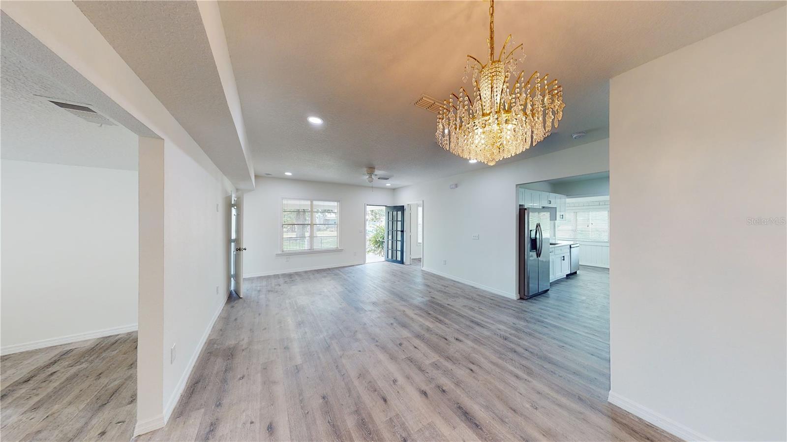 7630 POINSETTIA AVE