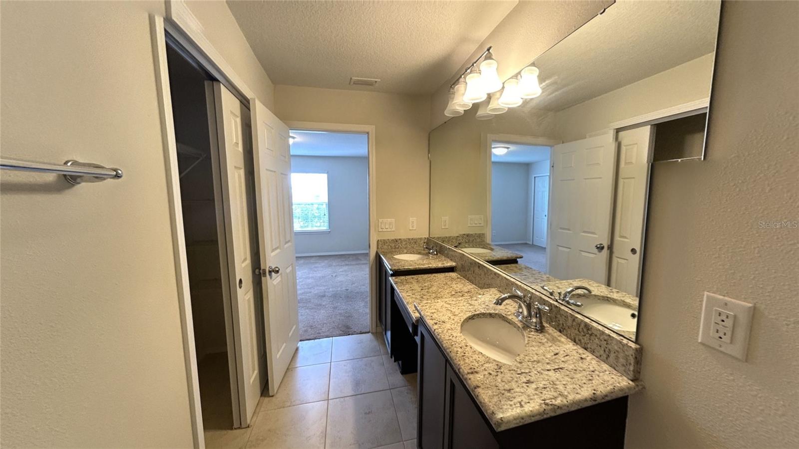 5048 WHITE SANDERLING CT