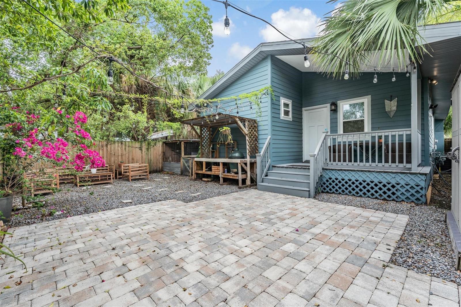 303 N ALBANY AVE