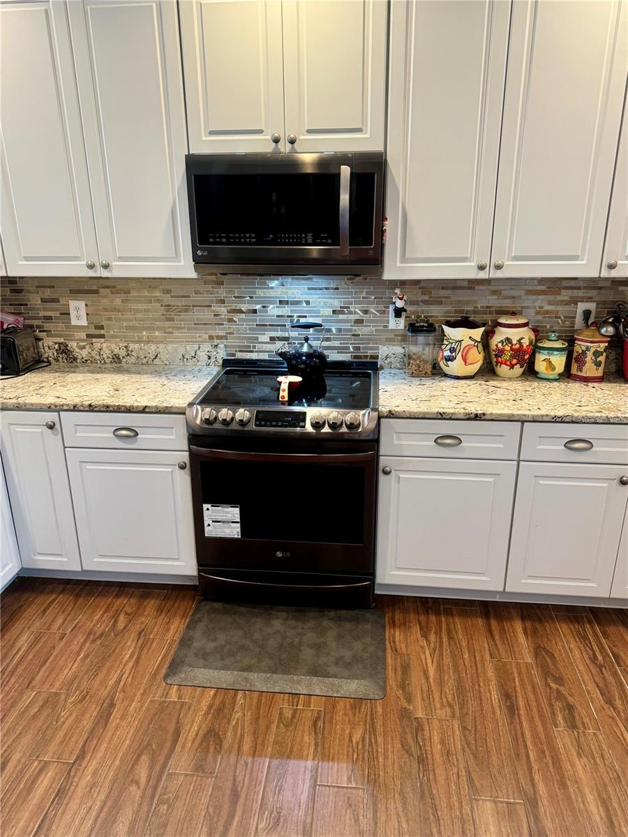 2377 LAKE WOODBERRY CIR