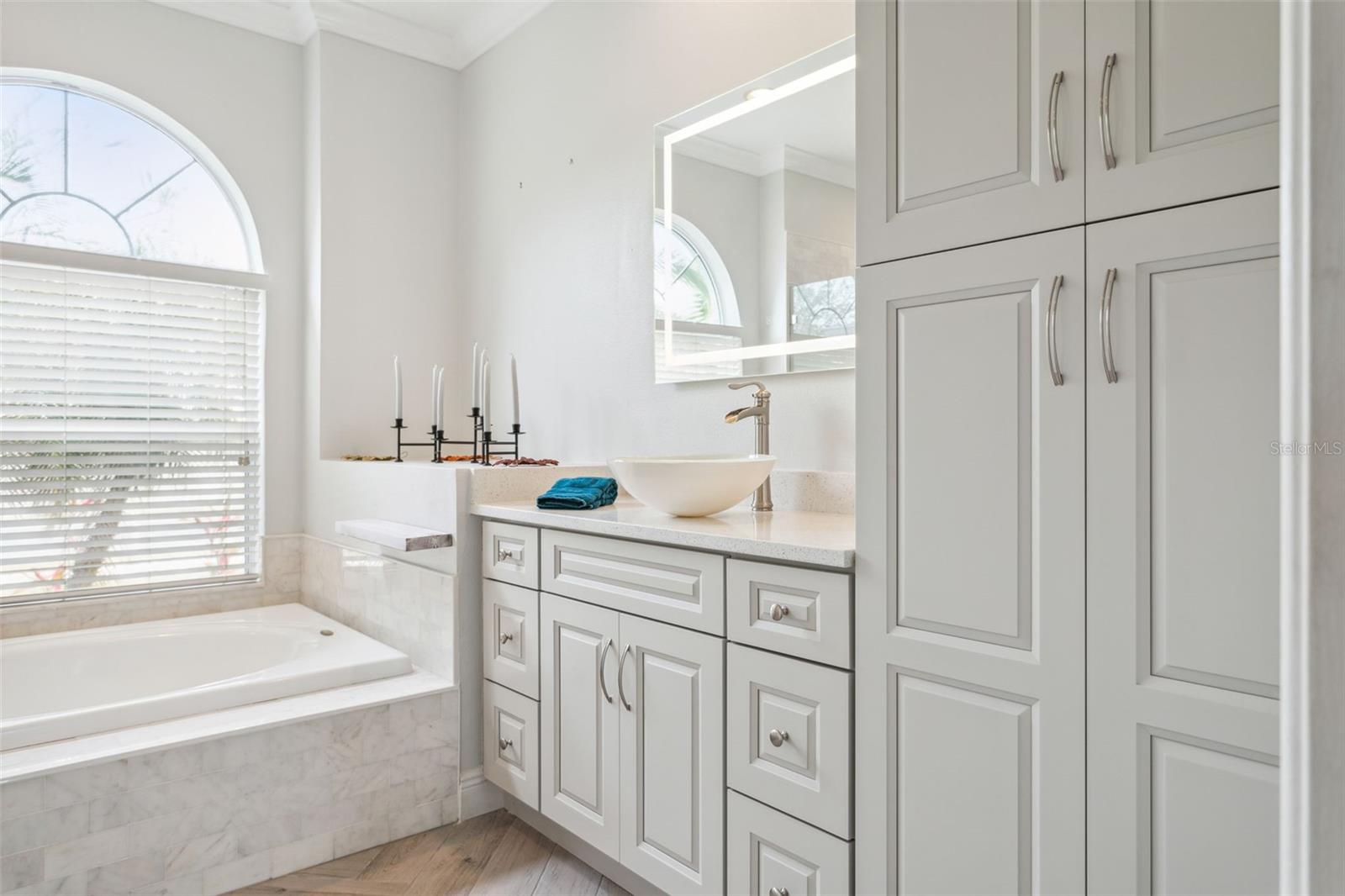 1548 MIRA LAGO CIR