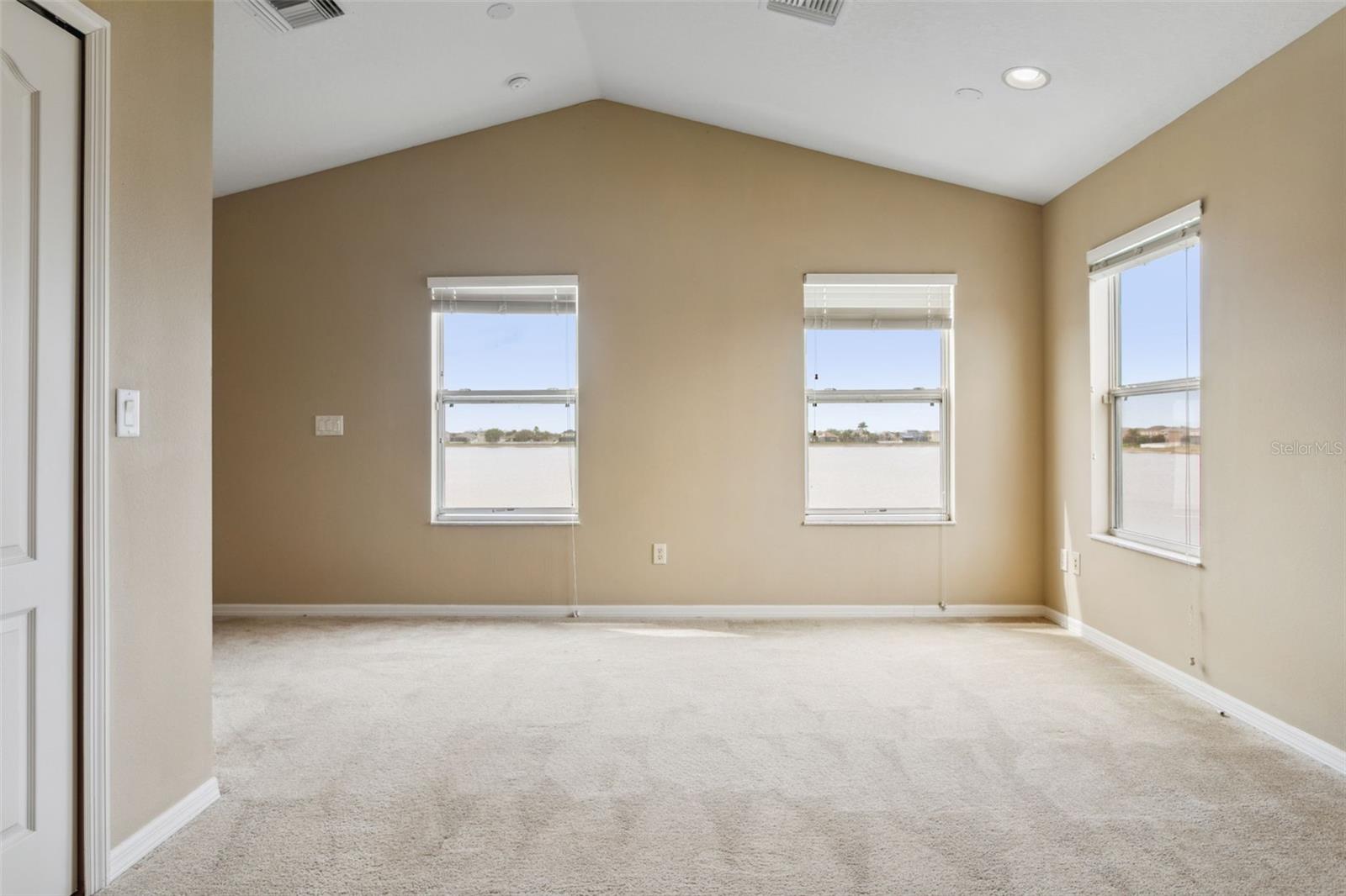 1548 MIRA LAGO CIR