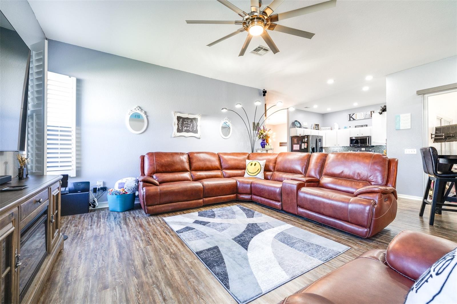 7619 CANTERBURY CIR