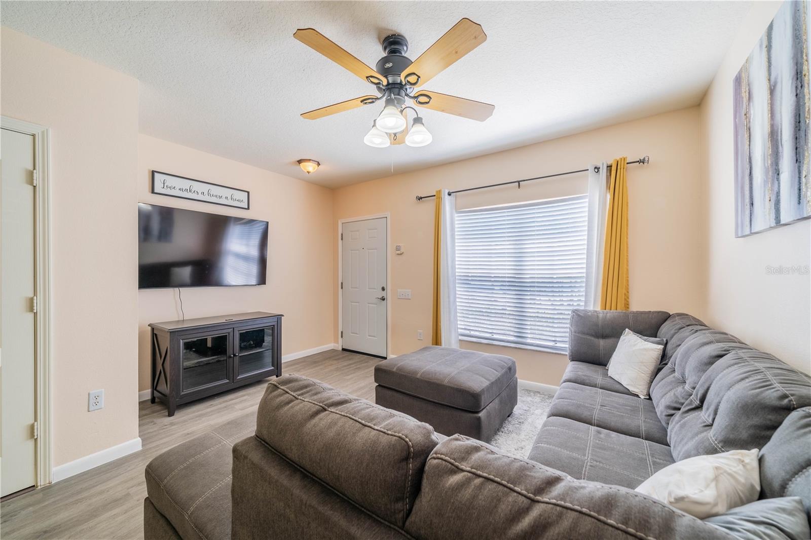 1129 KENNEWICK CT