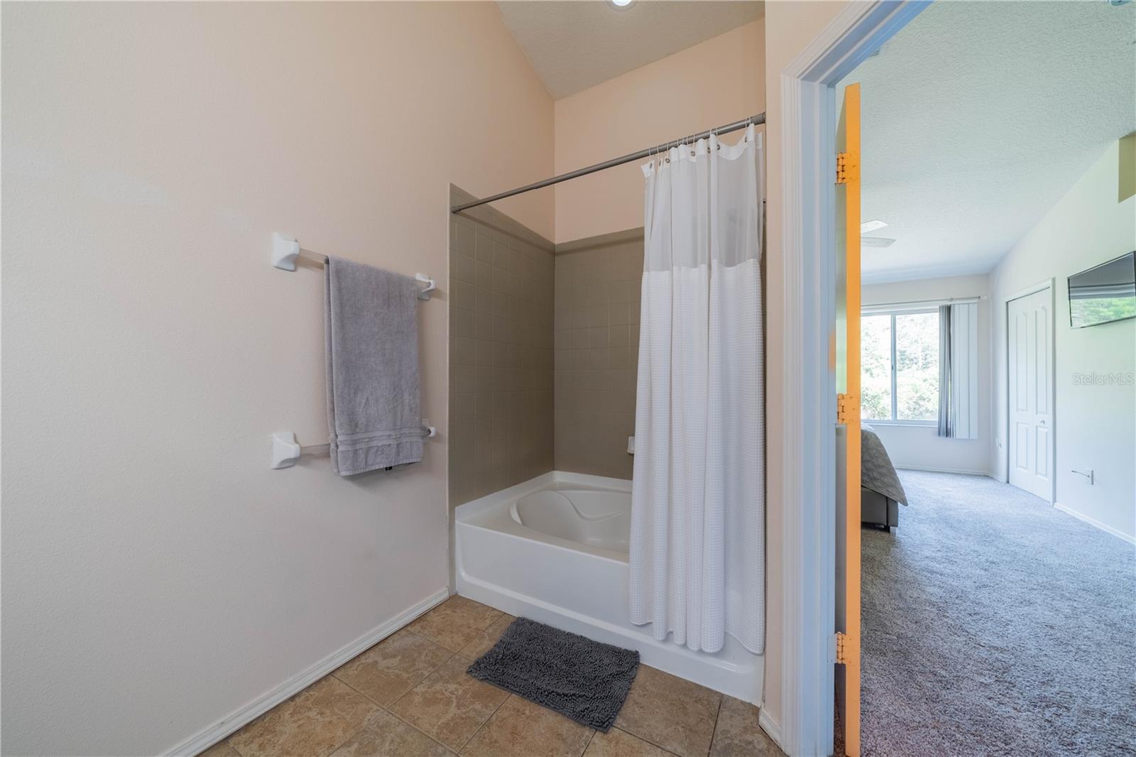 1129 KENNEWICK CT