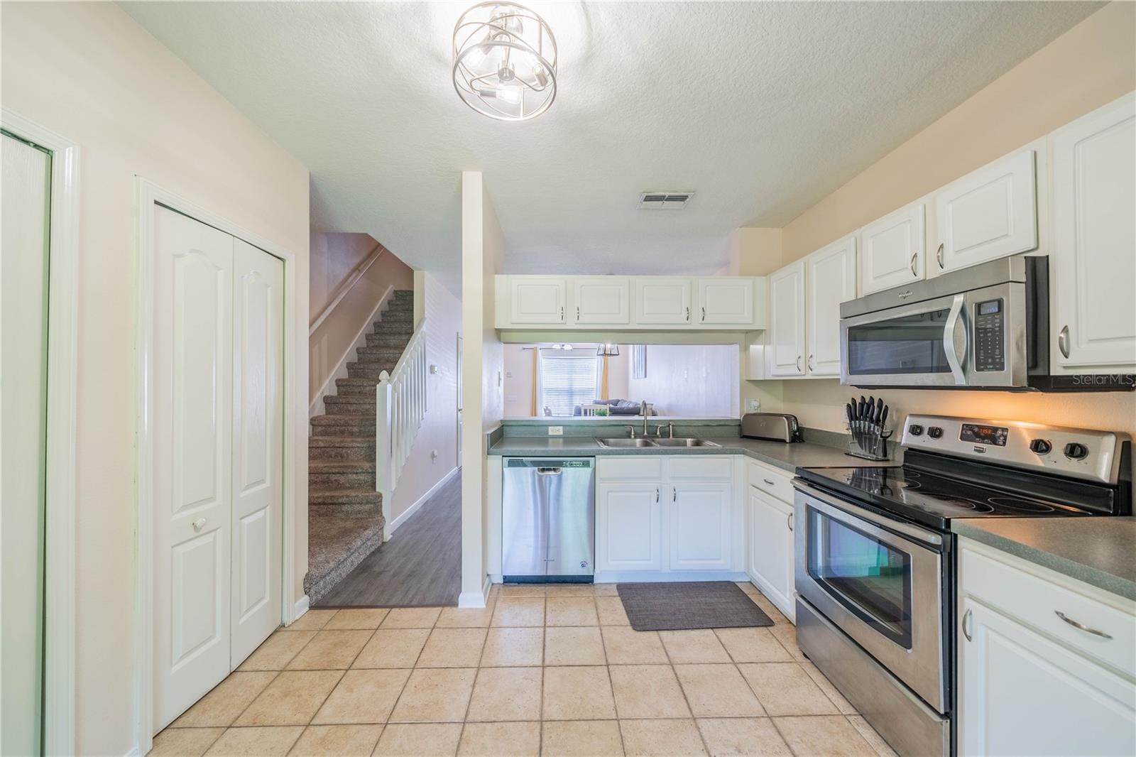 1129 KENNEWICK CT