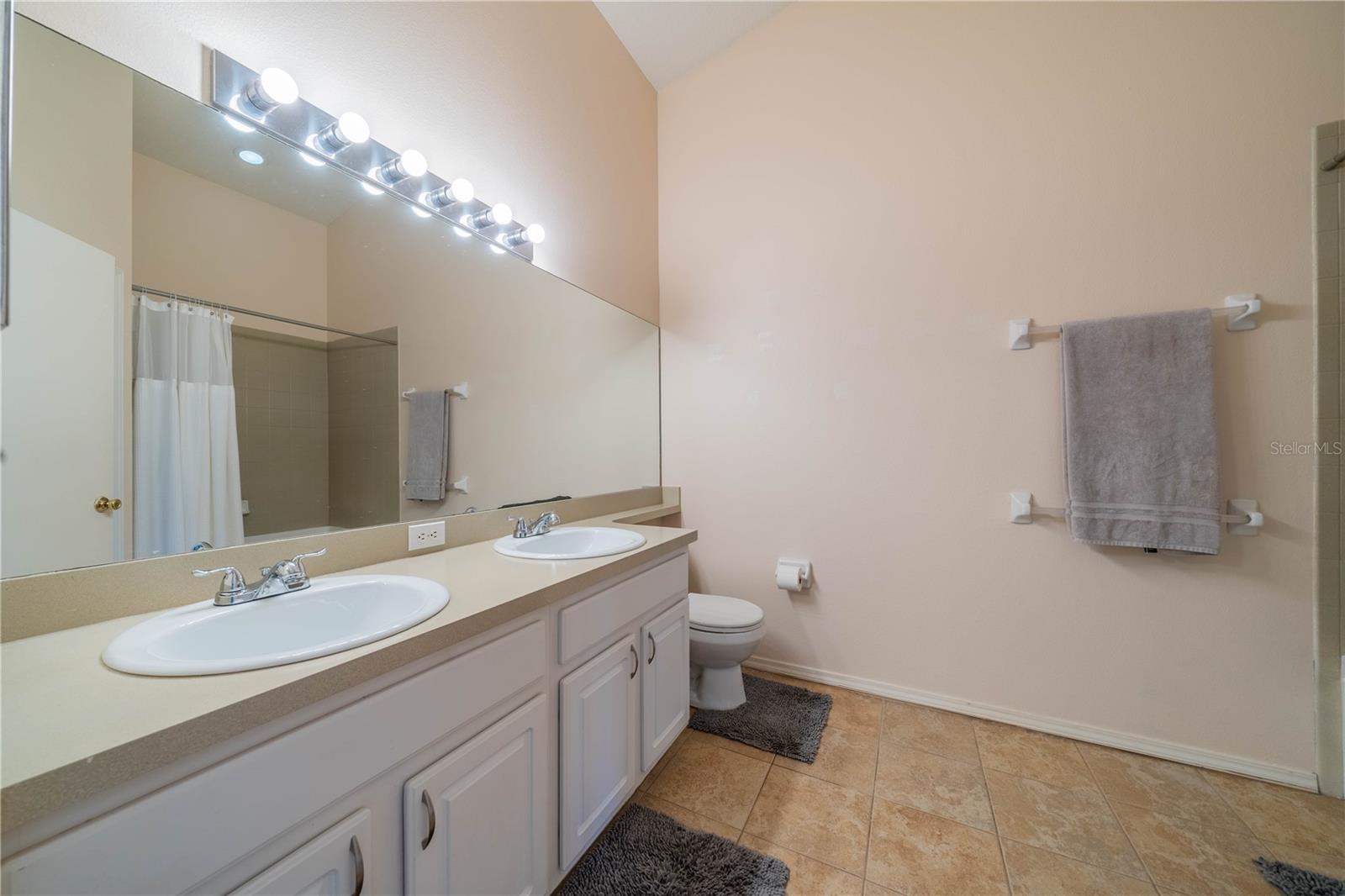 1129 KENNEWICK CT