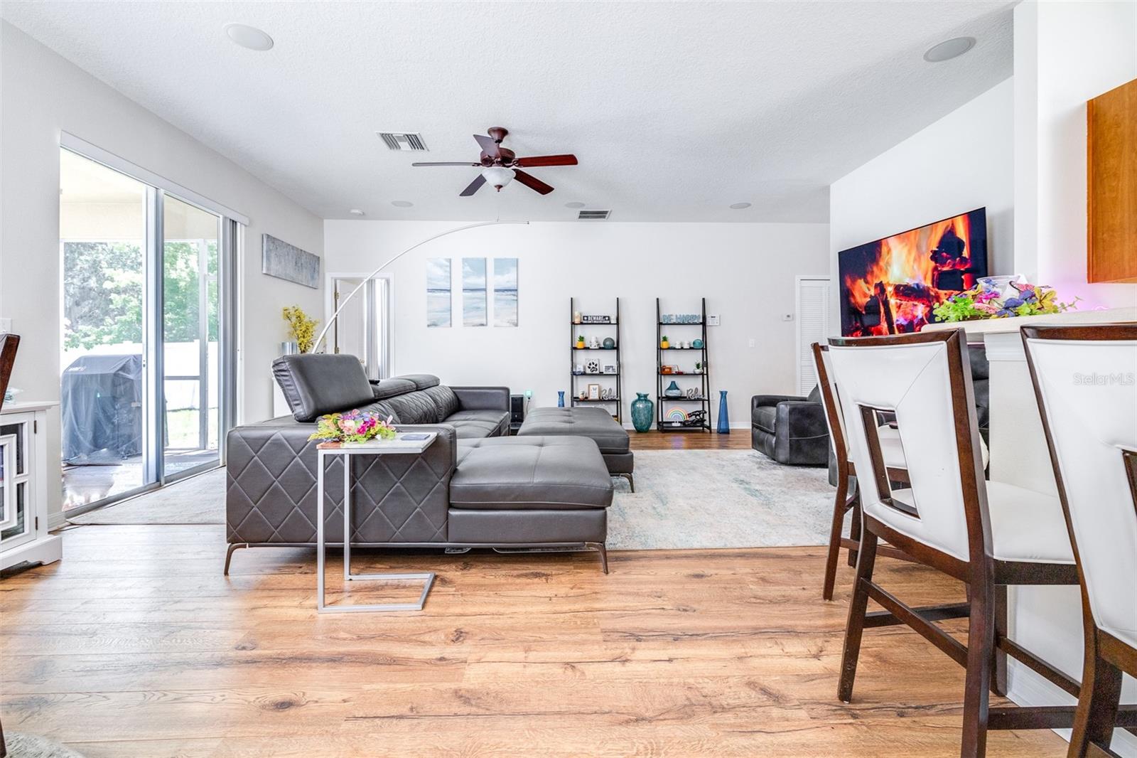 2753 WALDEN WOODS DR
