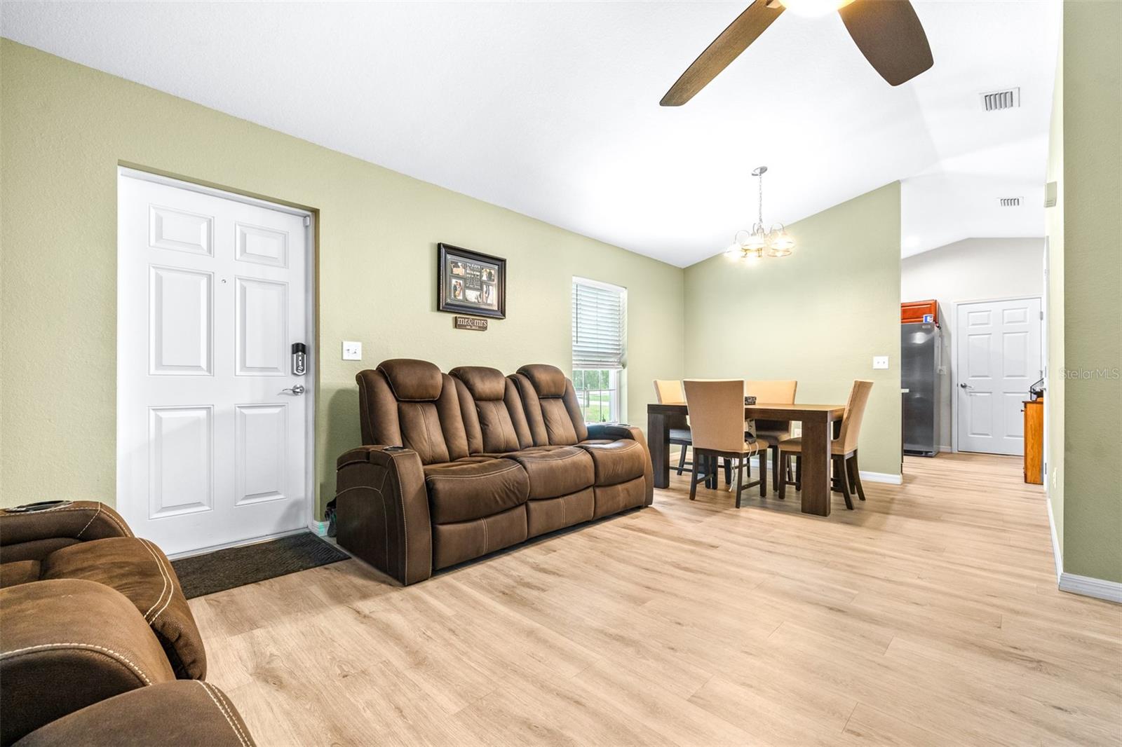 1223 PASTEUR RD