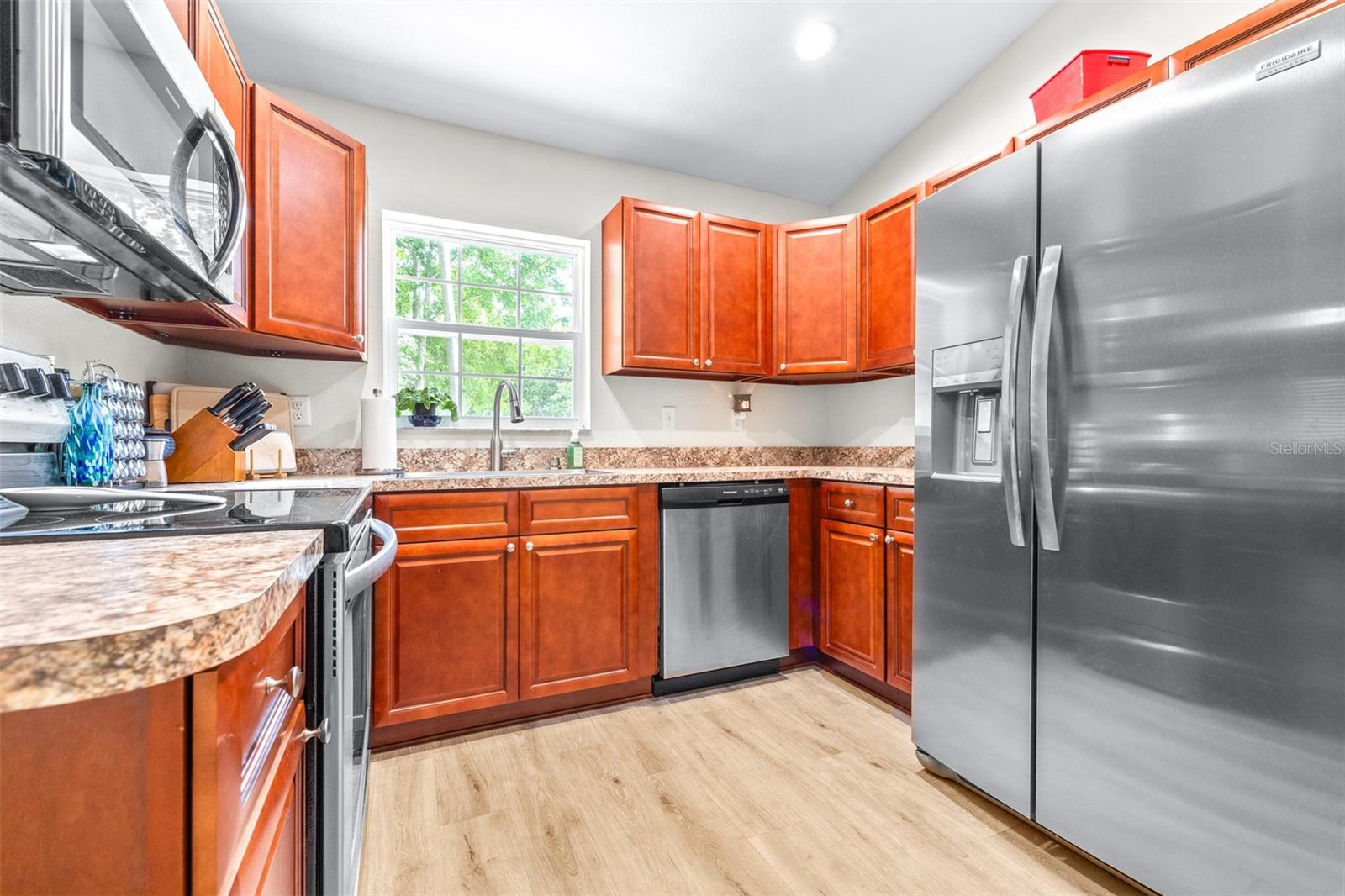 1223 PASTEUR RD