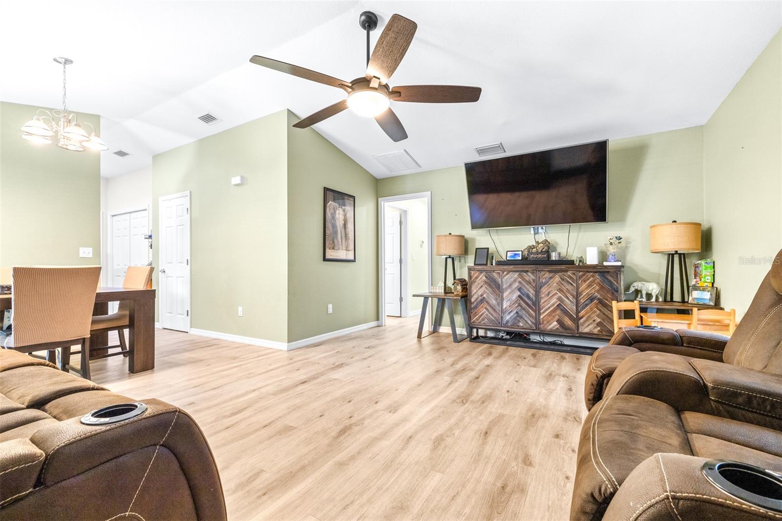 1223 PASTEUR RD