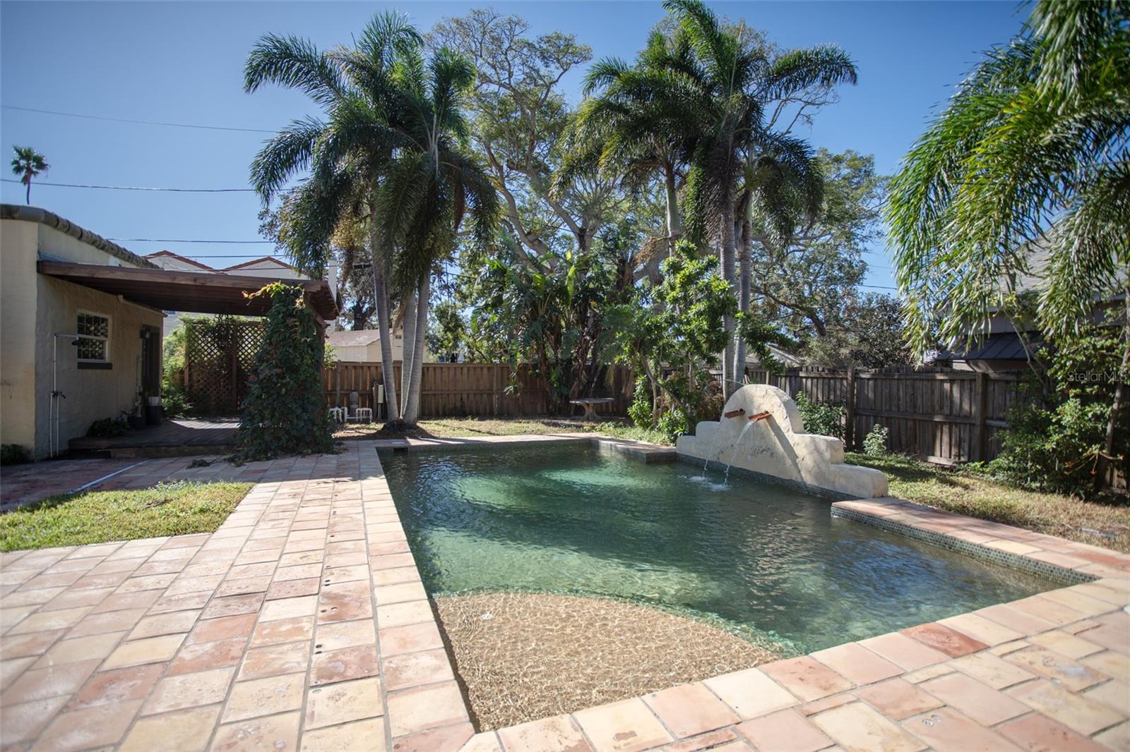 1756 PASADENA DR