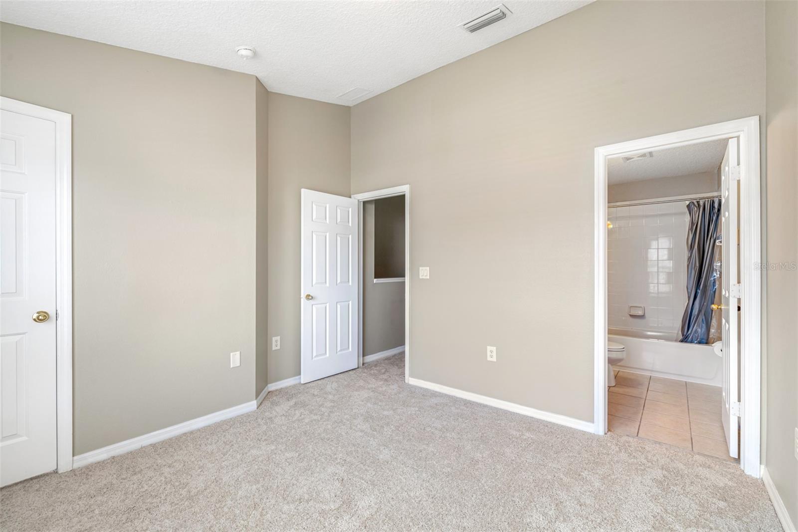 12704 COUNTRY BROOK LN